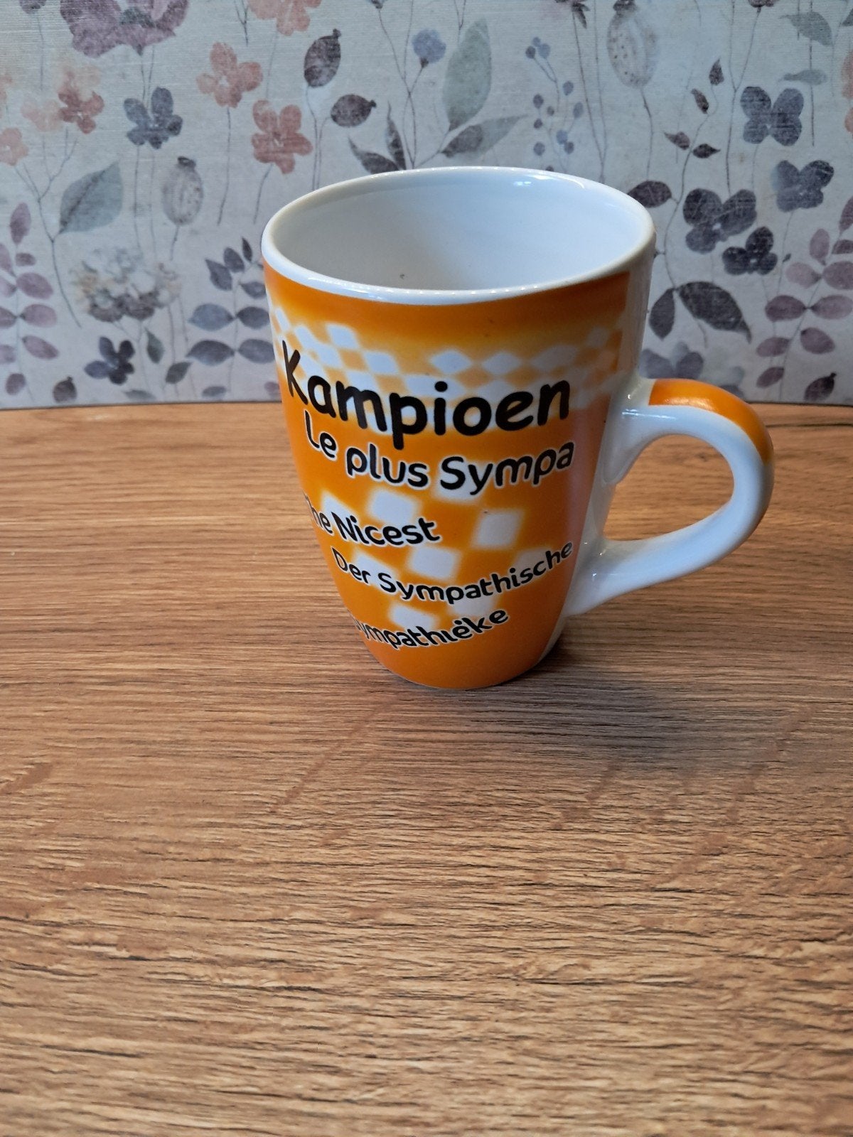 Gratis partij van 24 Kampioen mokken, Ophalen, Zo goed als nieuw
