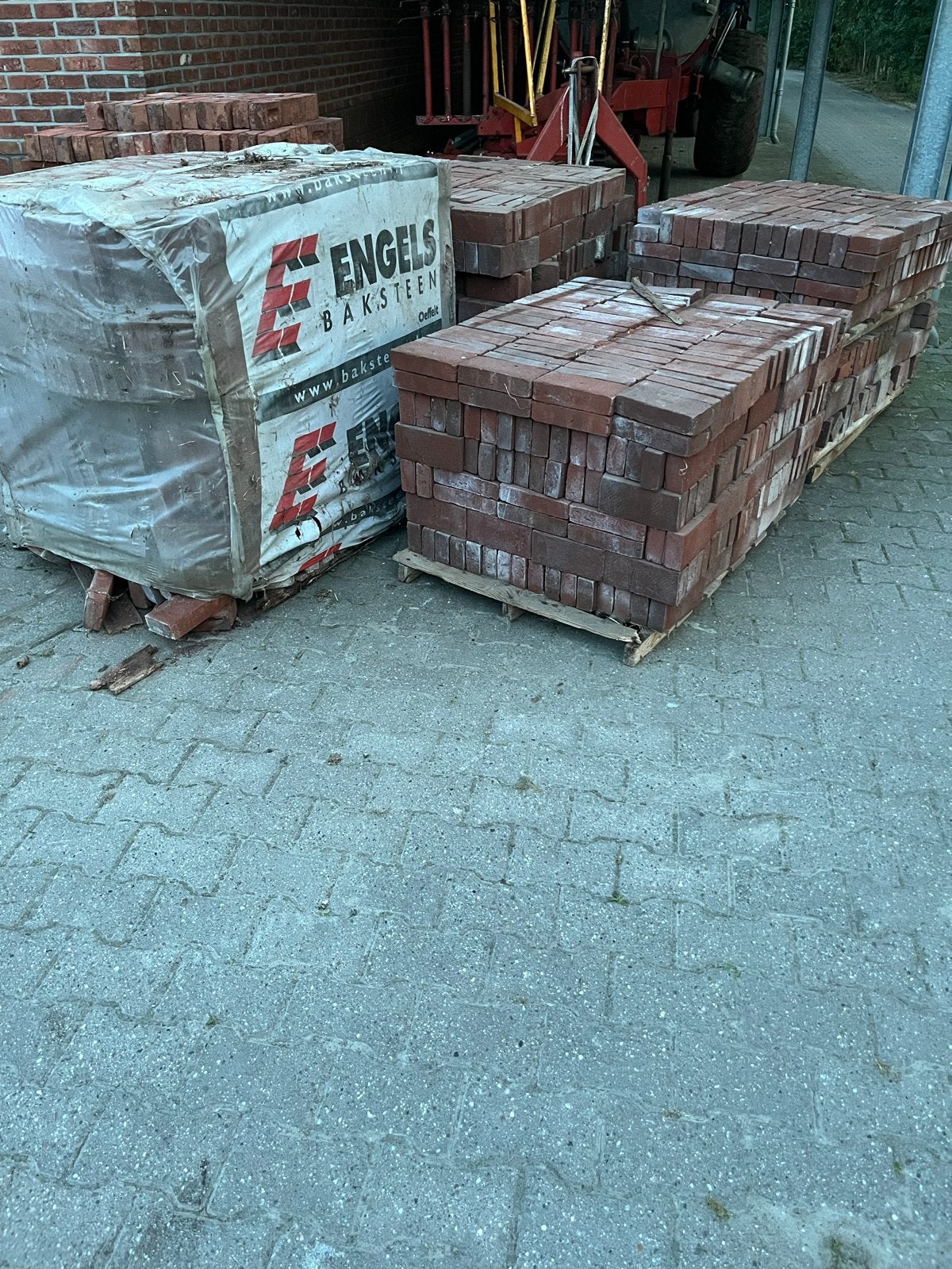Metselstenen - 4 pallets bakstenen en lijmblokken, Ophalen, Gebruikt, Bakstenen