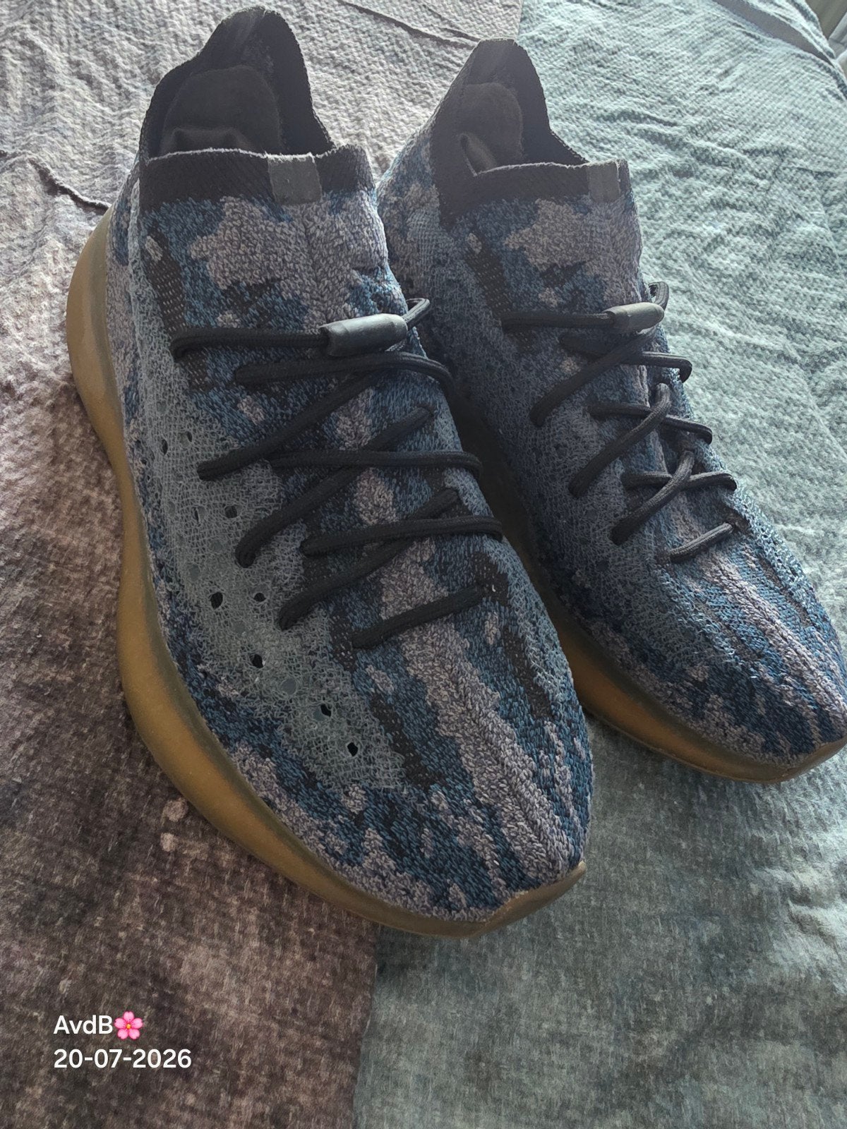 Yeezy Boost 380 - Maat 44 1/3, Blauw, Ophalen of Verzenden, Yeezy, Sneakers of Gympen