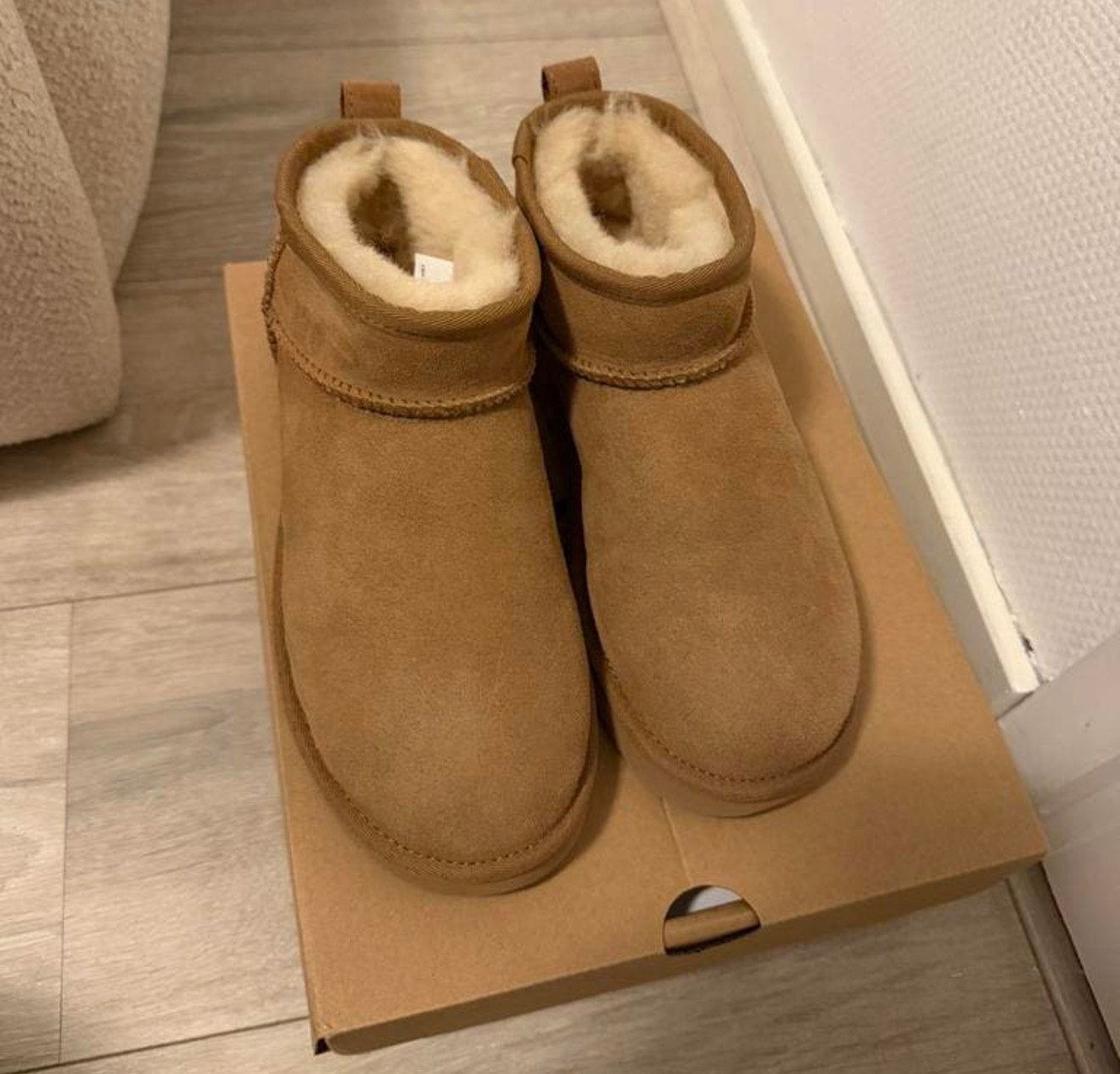 Dames uggs classic ultra mini maat 36 nieuw, Kleding | Dames, Schoenen, Ophalen of Verzenden, Nieuw, Beige