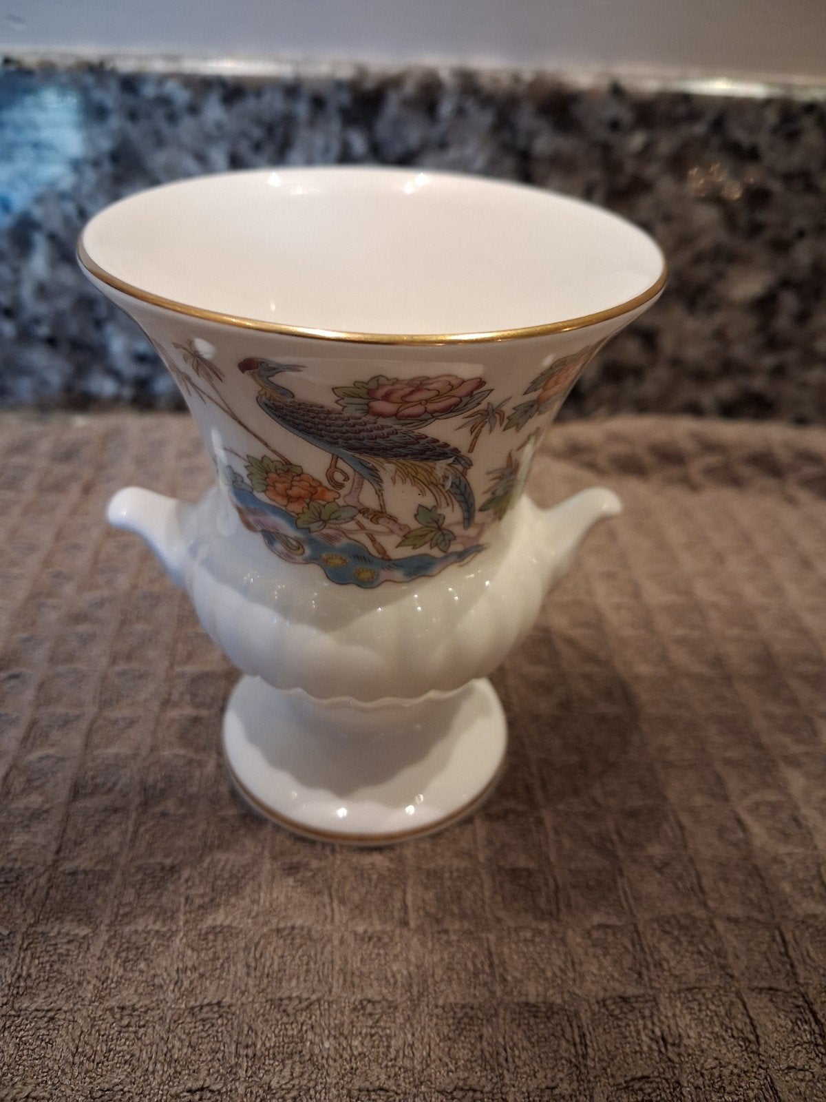 Wedgwood Bone China Vaasje met Pauw en Bloemen, Ophalen of Verzenden