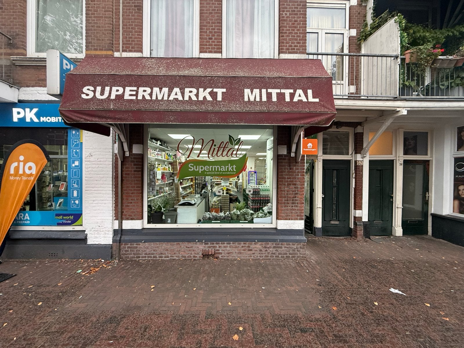 Tropische supermarkt ter overname in Den Haag