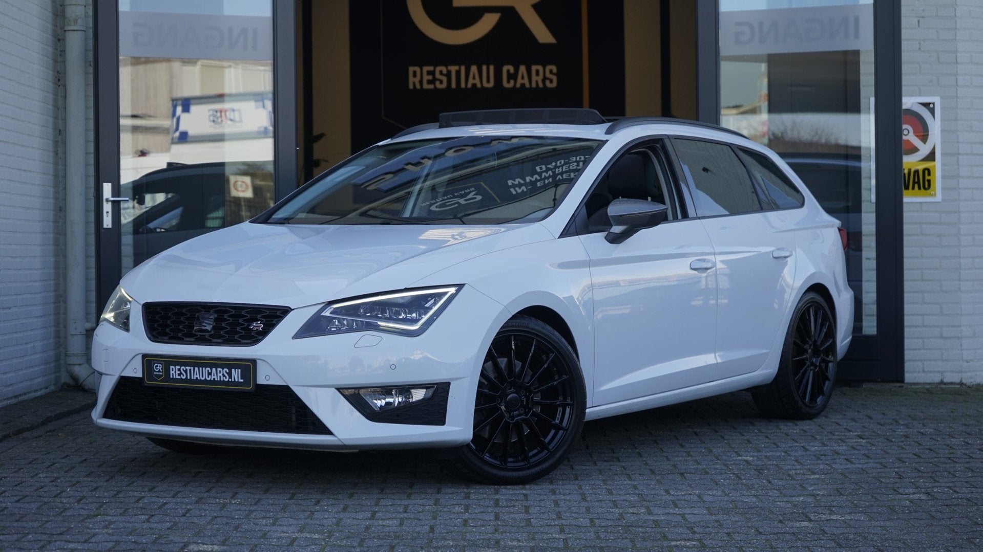 Seat Leon ST 1.8 TSI FR 180 Pk DSG-CLIMA-CRUISE-NAVI-PANORAM, Auto's, Gebruikt, Zwart, 4 cilinders, Leon