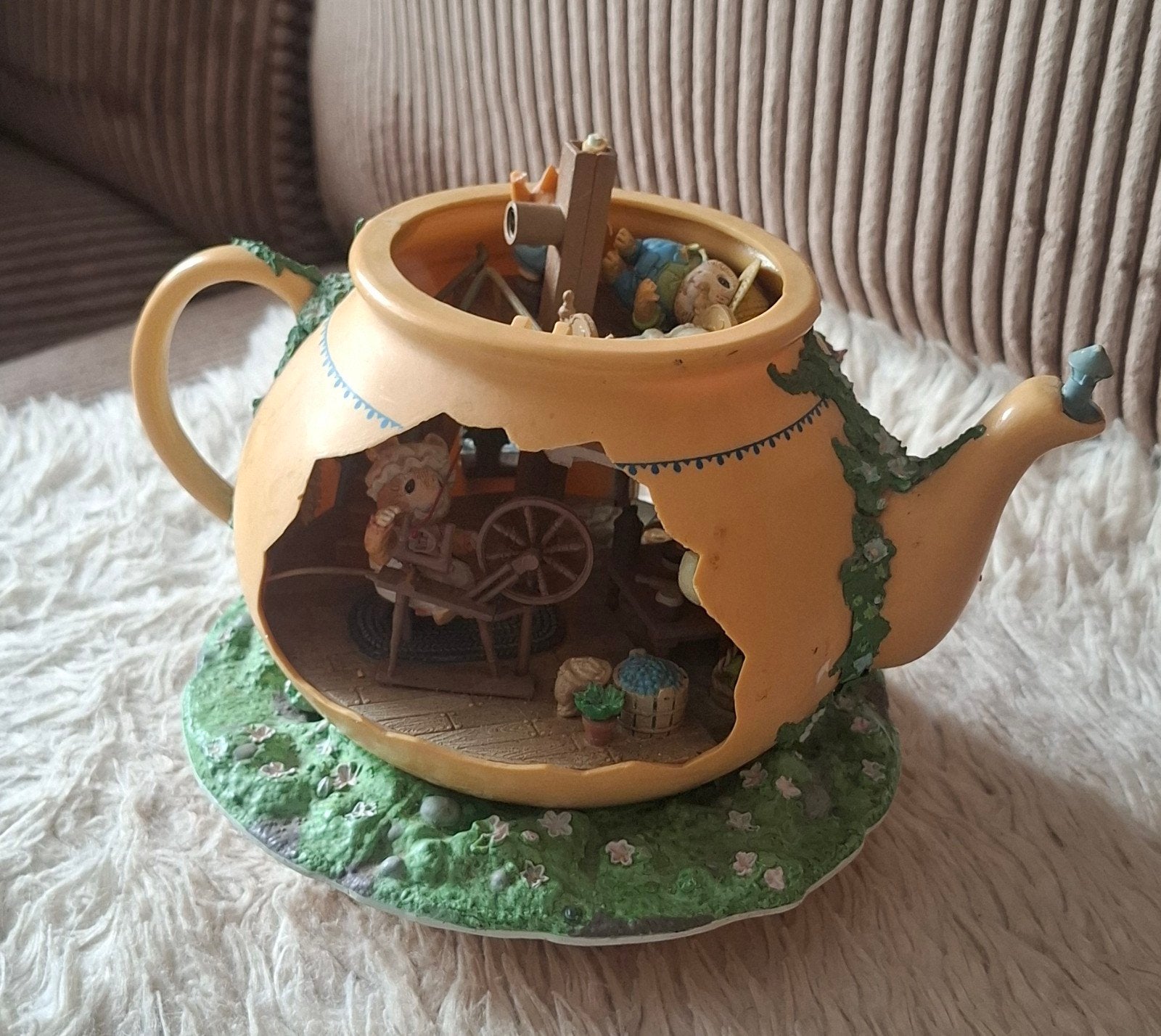 Enesco Muziekdoos Theepot 'Oh, What a Beautiful Morning', Verzamelen, Ophalen of Verzenden, Gebruikt