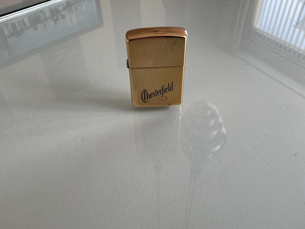 Vintage Zippo Chesterfield Aansteker Goudkleurig, Verzamelen, Ophalen of Verzenden, Gebruikt, Aansteker