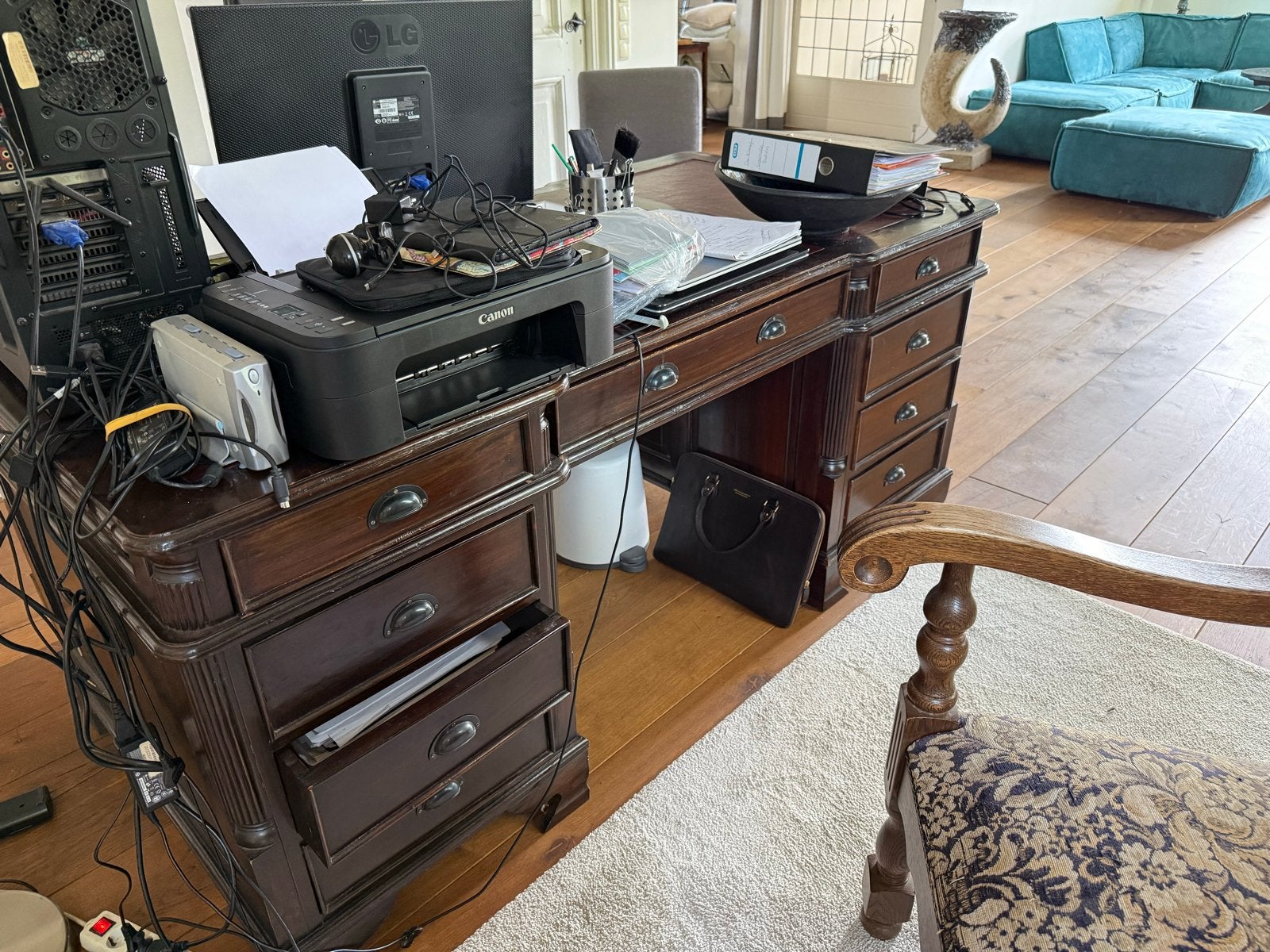 Klassiek bureau met lades - beide kanten te gebruiken, Huis en Inrichting, Bureaus, Overige typen, Gebruikt, Bruin, Ophalen of Verzenden