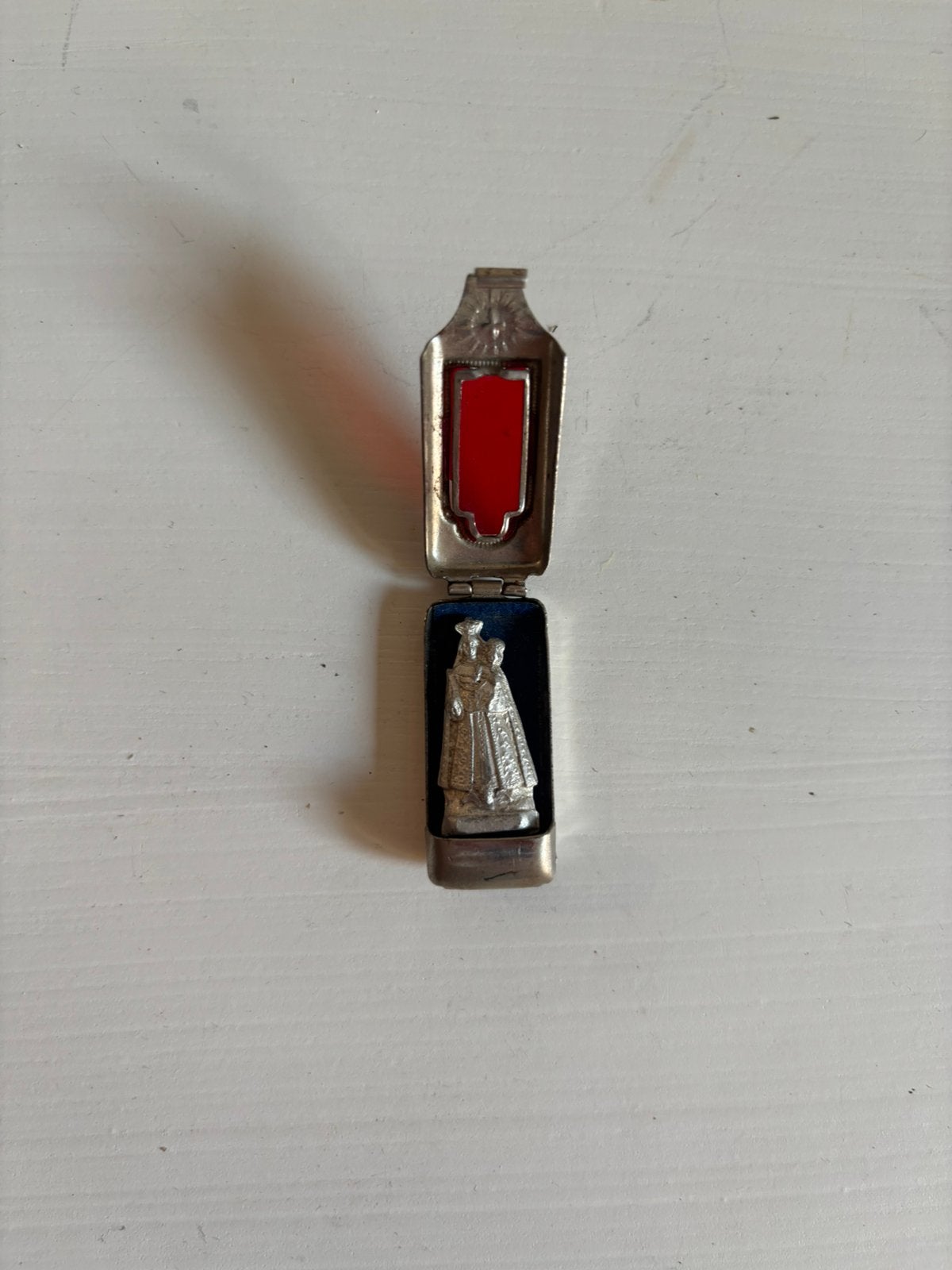 Miniatuur Maria met Kind in metalen zakheiligdom, Ophalen of Verzenden