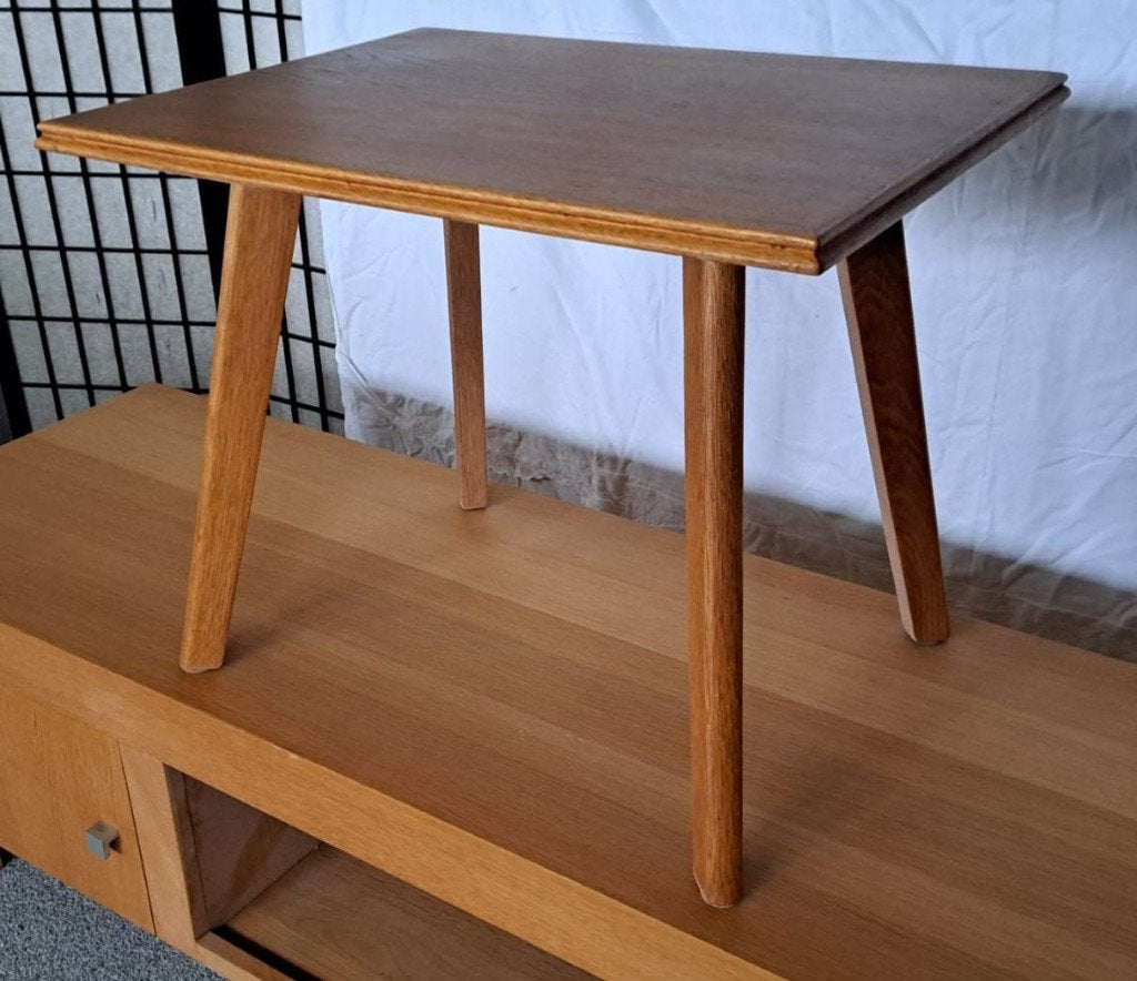 Jaren 50 60 Klein houten tafeltje Afm. 62hx47dx49h cm., Ophalen