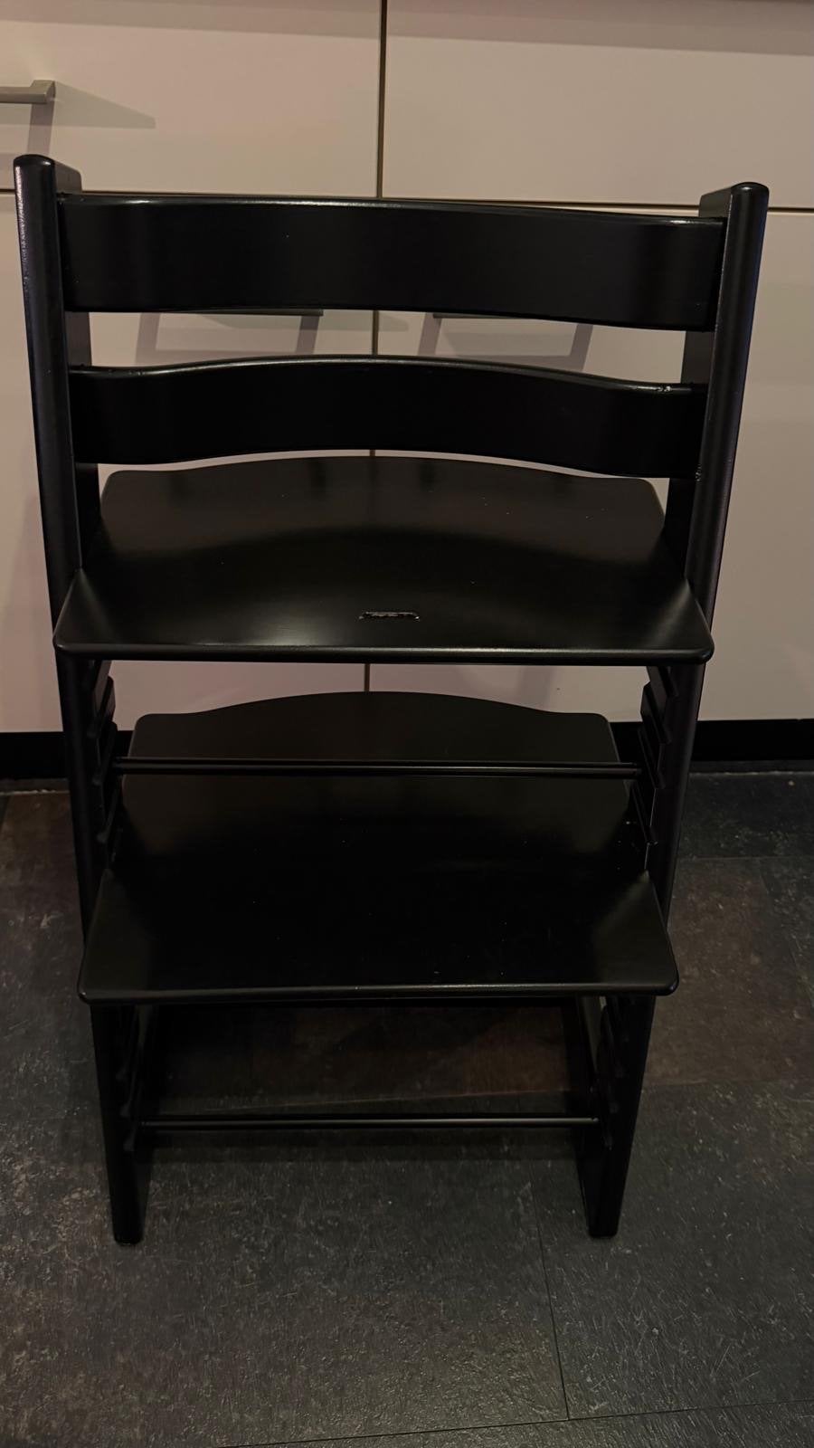 Zwarte Stokke Tripp Trapp meegroeistoel met eetblad, Ophalen, Zo goed als nieuw, Meegroeistoel, Afneembaar eetblad