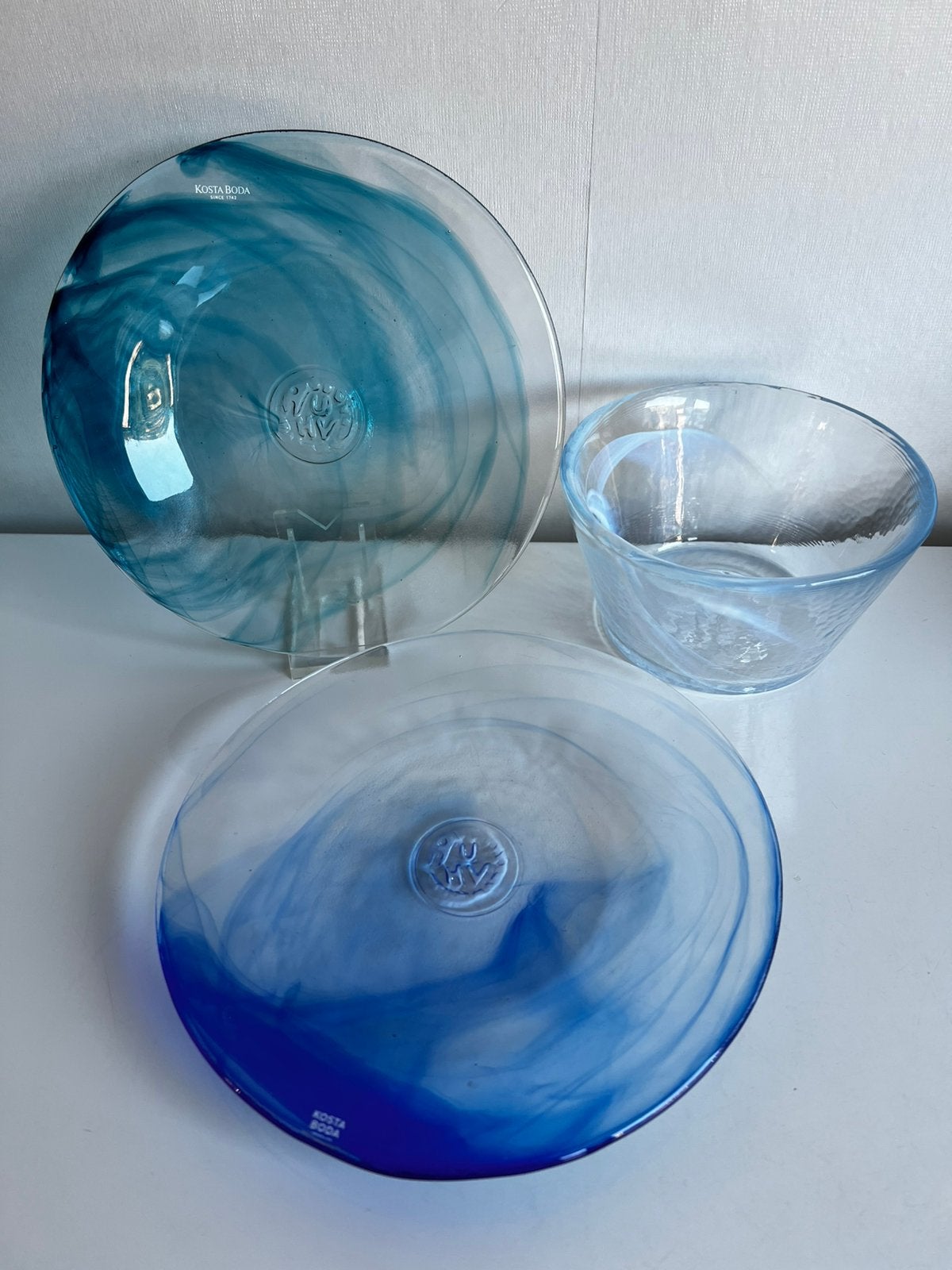 Set 3 Kosta Boda ‘Swirl’ Bord Schaal Blauw Turquoise Wit, Schaal, Rond, Ophalen of Verzenden, Glas