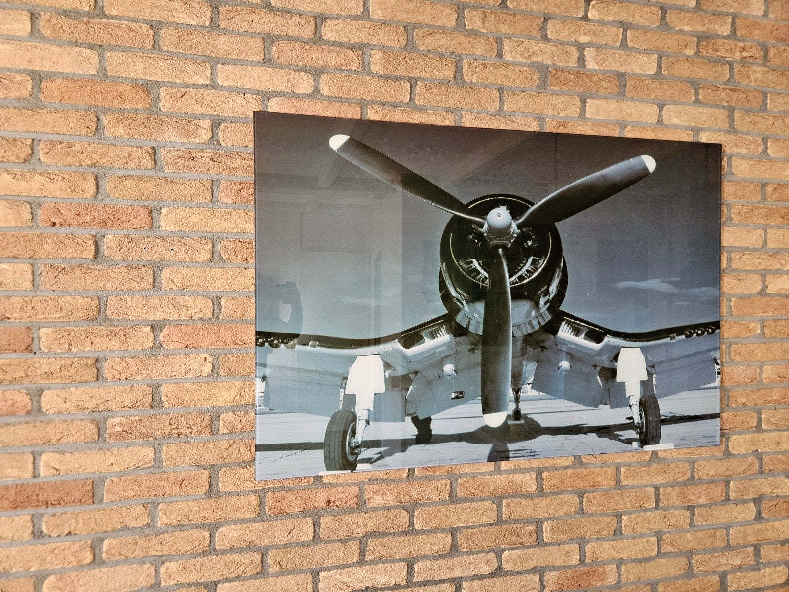 Foto van een propeller vliegtuig, Huis en Inrichting, Ophalen, Zo goed als nieuw, 100 tot 125 cm, Foto of Poster