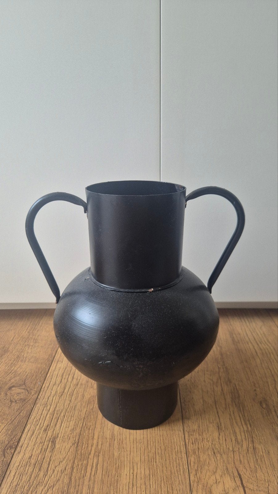 Zwarte metalen vaas, Ophalen, Gebruikt, Metaal, Zwart