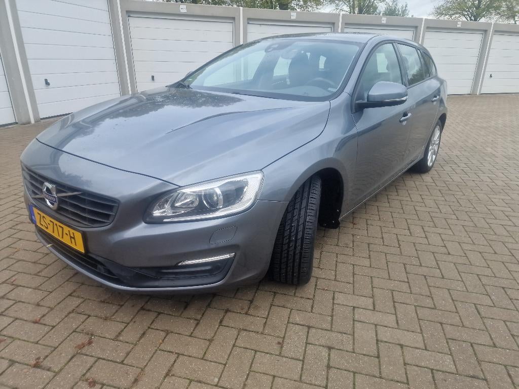 Volvo V60 D3 150pk Start/stop Geartronic 2017 Grijs, Stof, 4 cilinders, 1969 cc, 149 pk