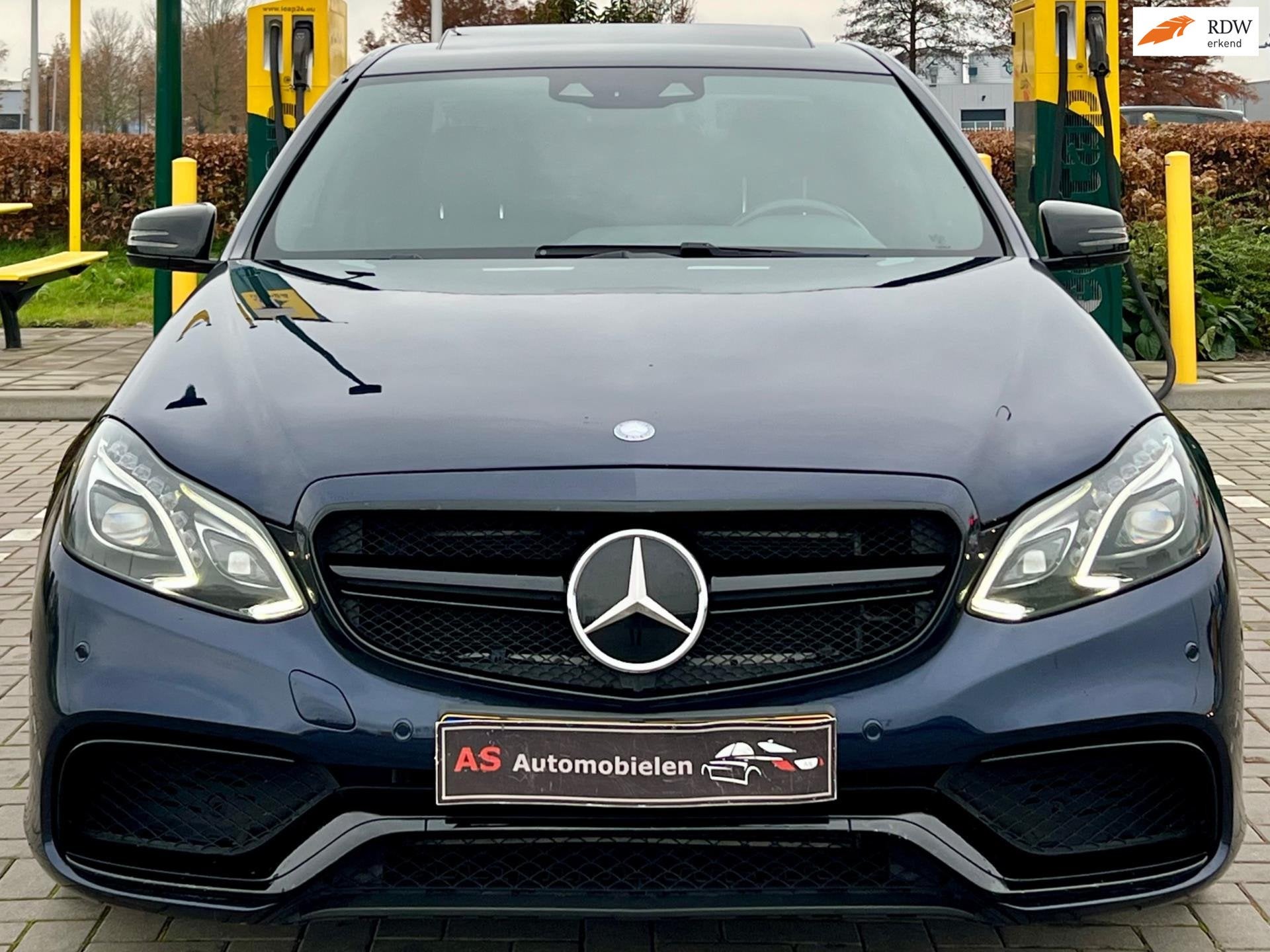 Mercedes-Benz E-klasse E400 e63 AMG OPTIK! 400PK Prestige Av, Auto's, Automaat, Achterwielaandrijving, Gebruikt, 2000 kg