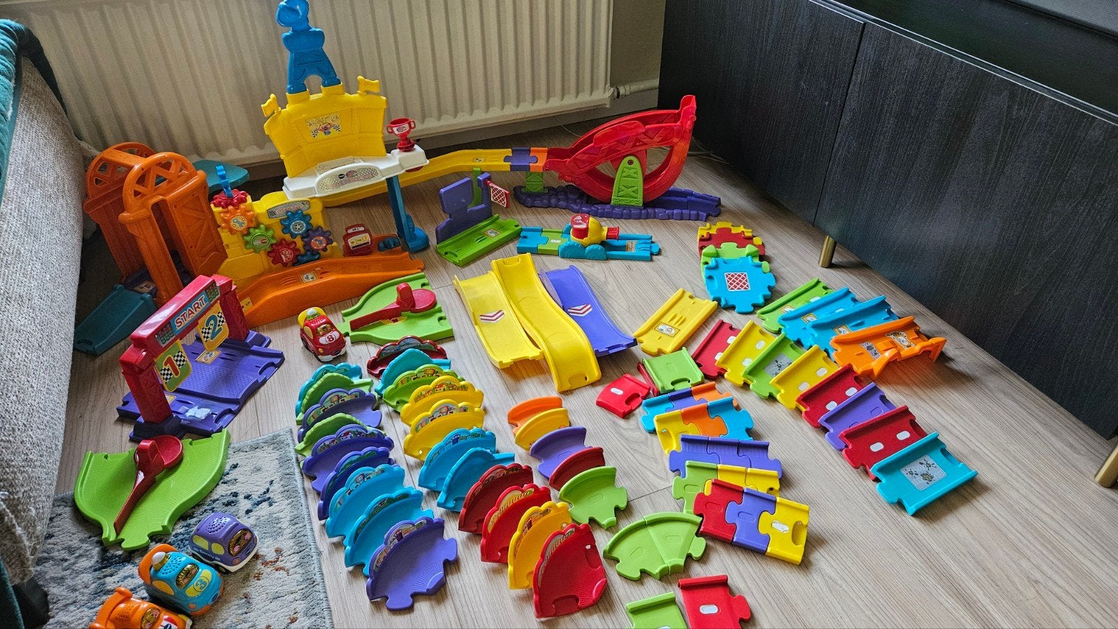 Grote VTech Toet Toet Auto baan auto's, Kinderen en Baby's, Speelgoed | Speelgoedvoertuigen, Ophalen