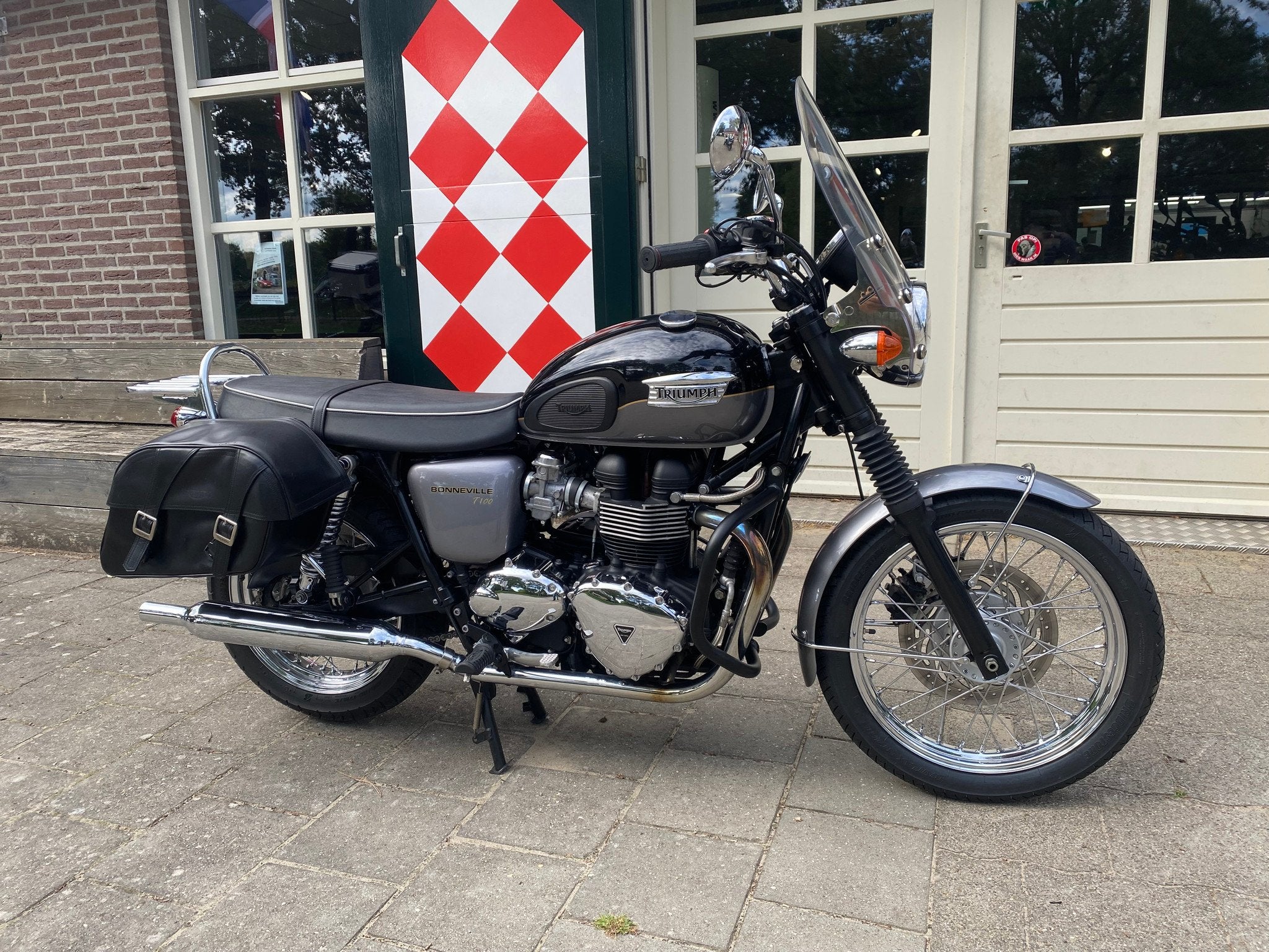 Triumph BONNEVILLE T100 (bj 2012), Triumph Motorcycles Ltd., After.sales@triumph.co.uk, 12 t/m 35 kW, Naked bike