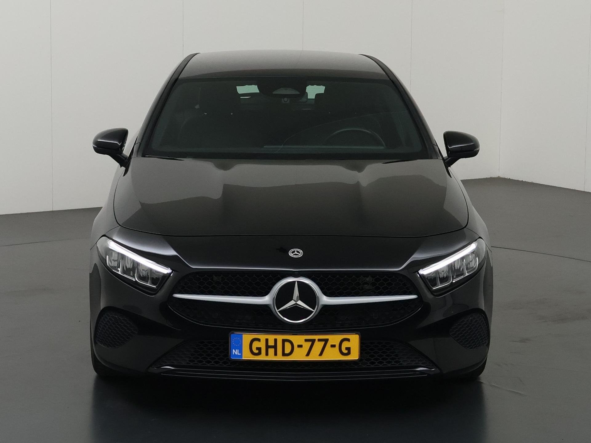 Mercedes-Benz A-klasse 180 Star Edition | Parkeerpakket | Wi, Auto's, 136 pk, Gebruikt, Leder en Stof, Zwart