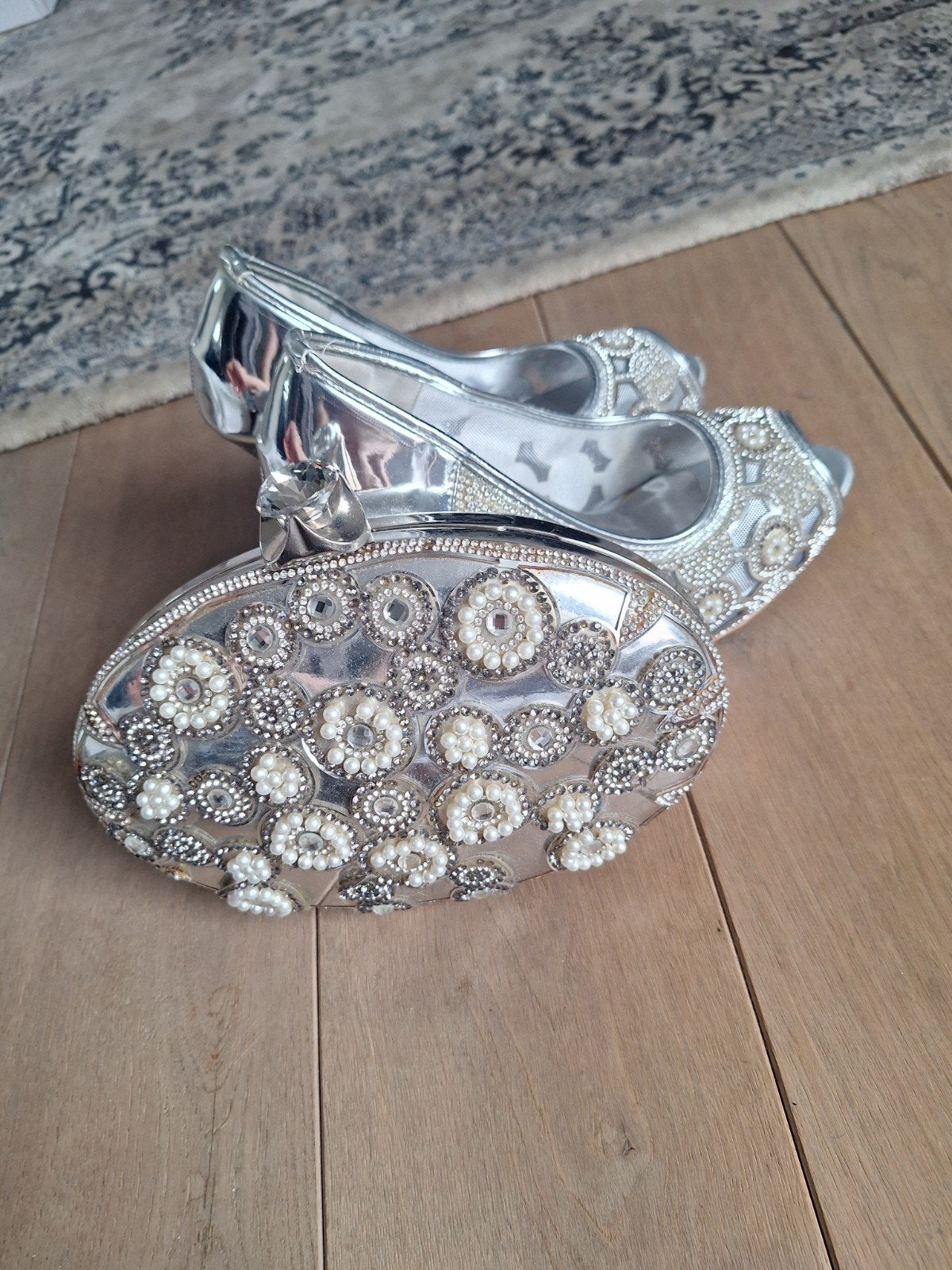 Zilveren tas met schoenen maat 39, Ophalen of Verzenden