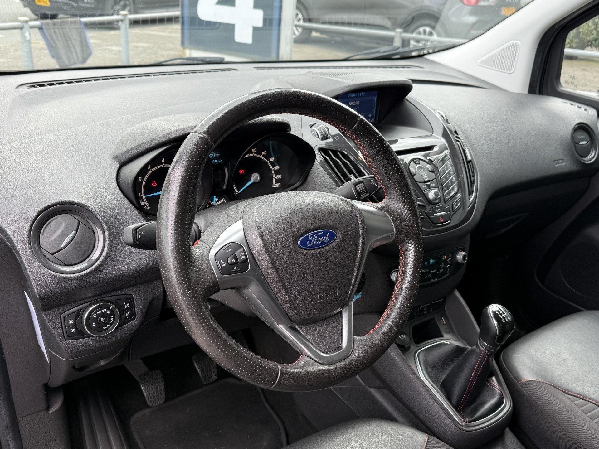 Ford Tourneo Courier BWJ 2018 | 1.0 101PK Titanium | CLIMA |, Voorwielaandrijving, Automatische klimaatregeling, Gebruikt, Leder en Stof