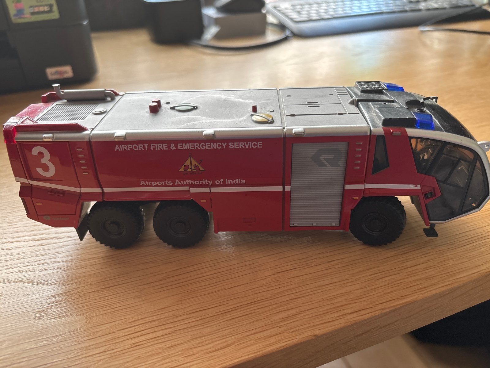 Rosenbauer Panter crashtender brandweerauto schaalmodel, Ophalen of Verzenden, Gebruikt
