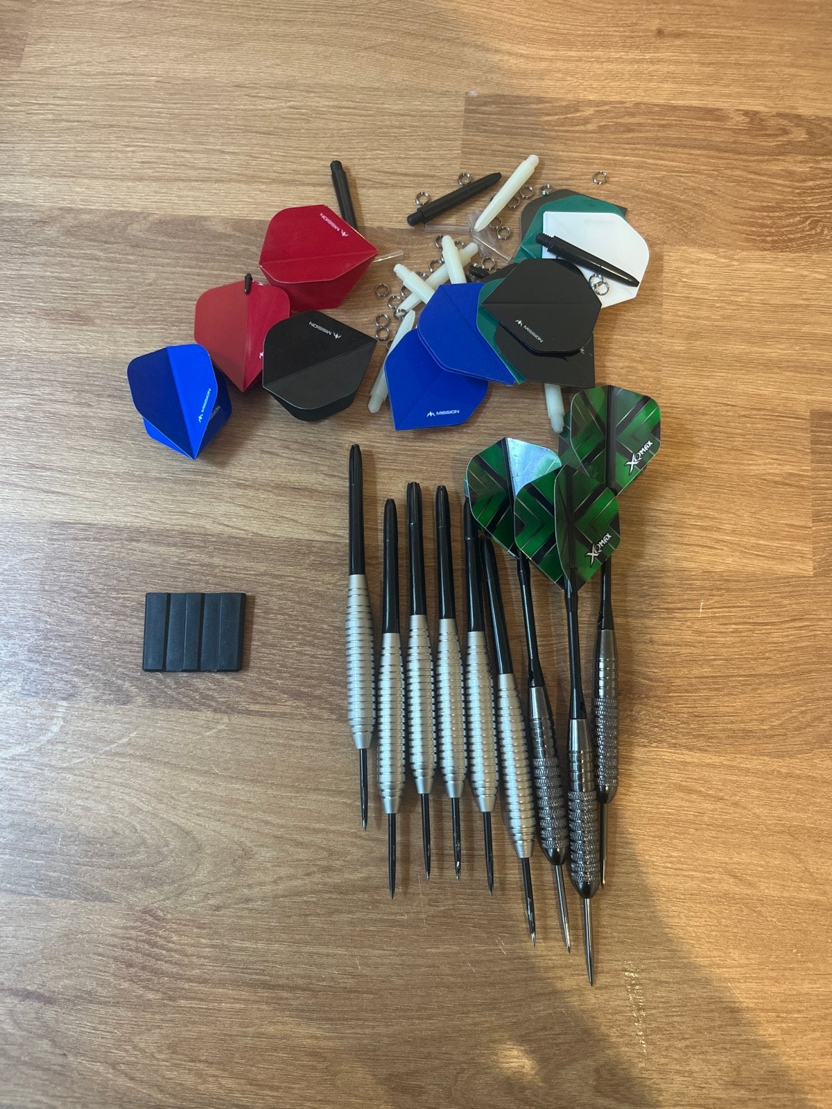 Verzameling dartpijlen en accessoires, Ophalen of Verzenden, Gebruikt, Pijlen