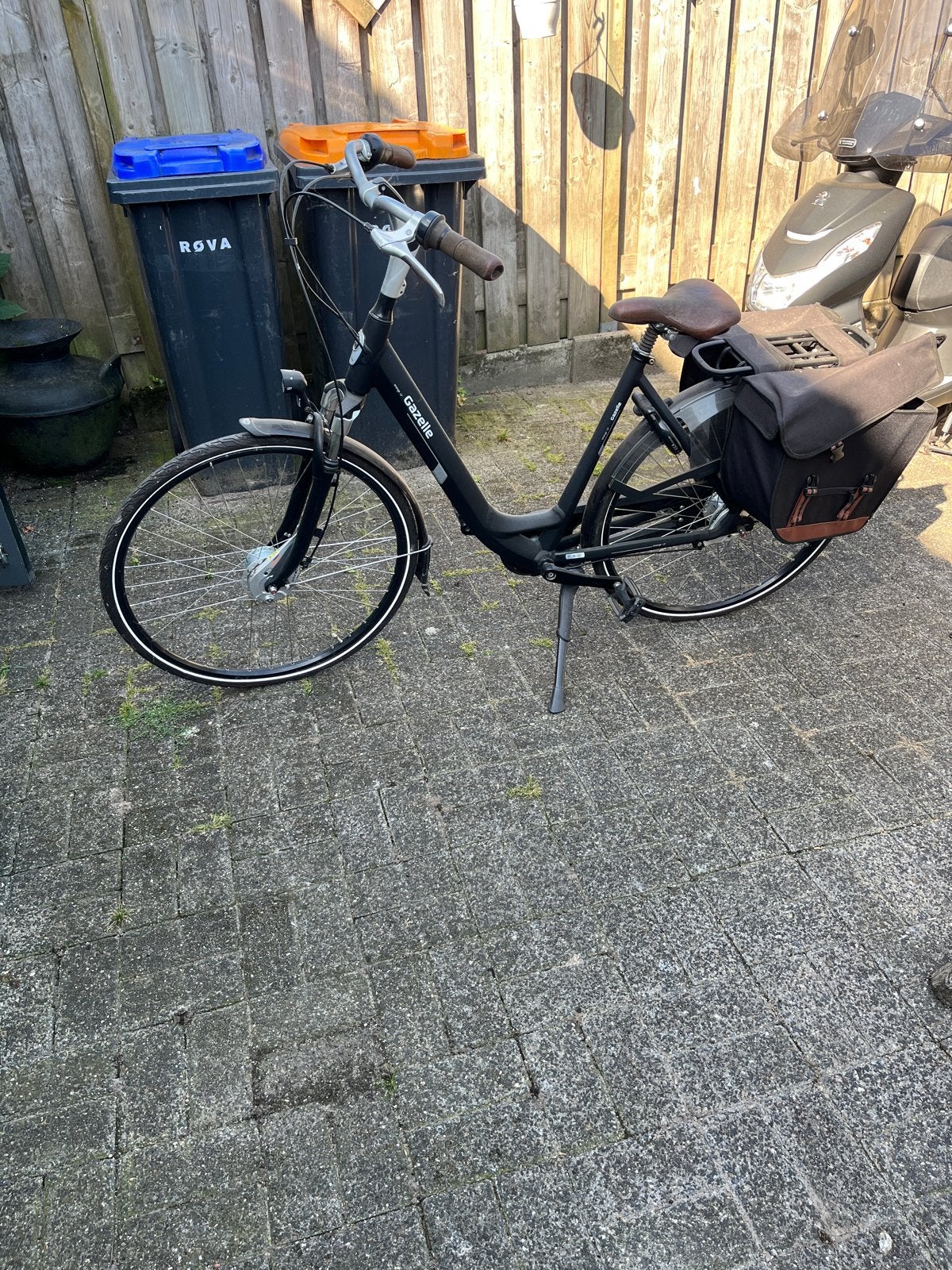 Gazelle damesfiets met lage instap en versnellingen, Fietsen en Brommers, Fietsen | Dames | Damesfietsen, Velgrem, Ophalen of Verzenden