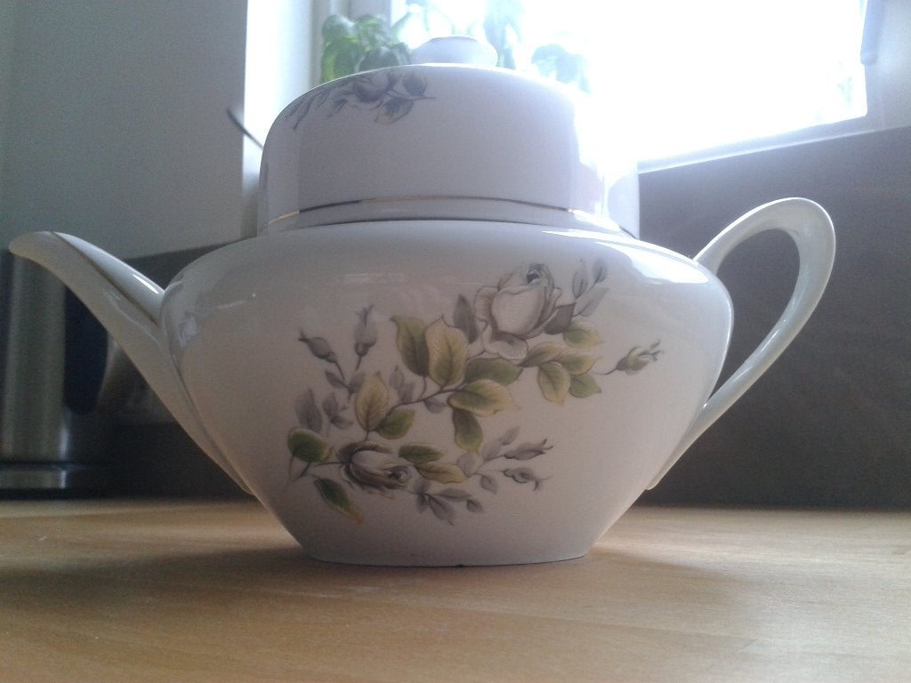 Porseleinen theepot met prachtige bloemen, Ophalen, Gebruikt, Porselein, Overige typen