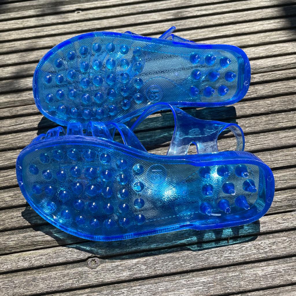 Blauwe  waterschoenen maat 31 zgan nieuw, Kleding | Dames, Schoenen, Ophalen of Verzenden, Zo goed als nieuw, Blauw, Slippers