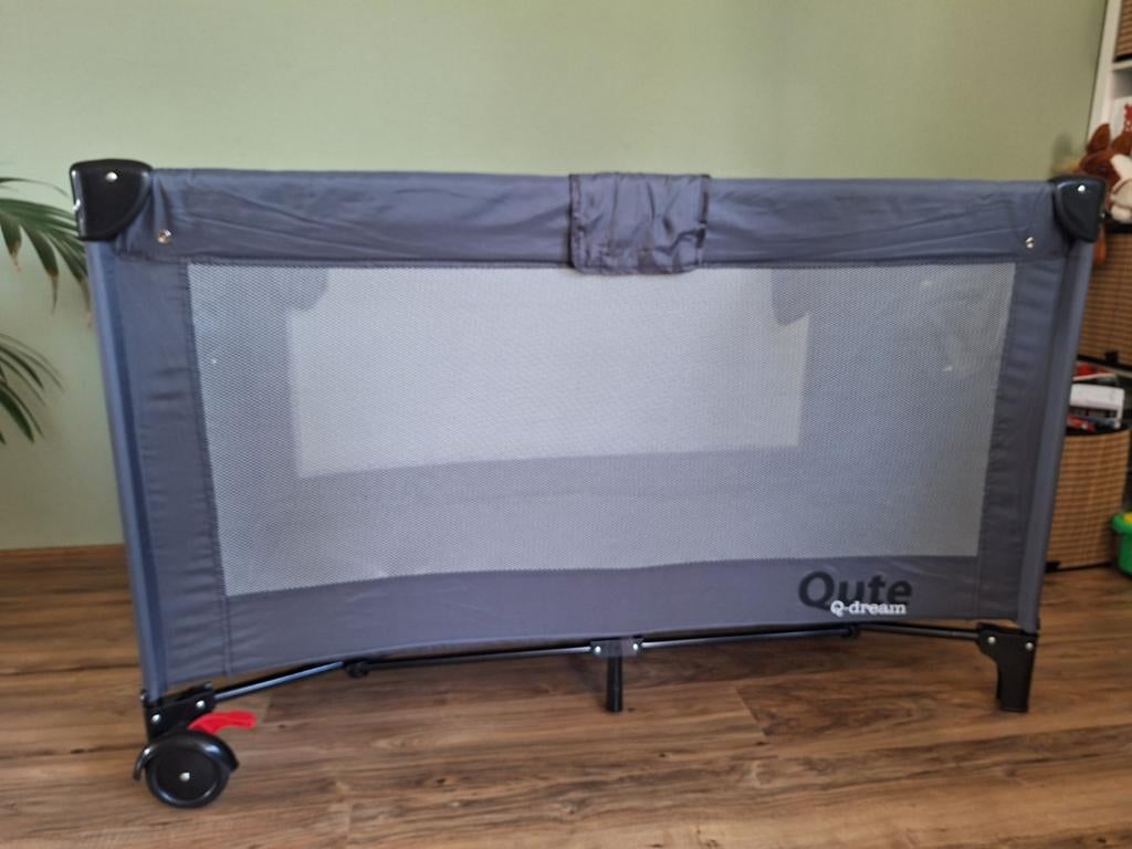 Qute Q-dream Reisbedje met verhoging voor baby's en peuters, Ophalen of Verzenden, Zo goed als nieuw, Reisbedje