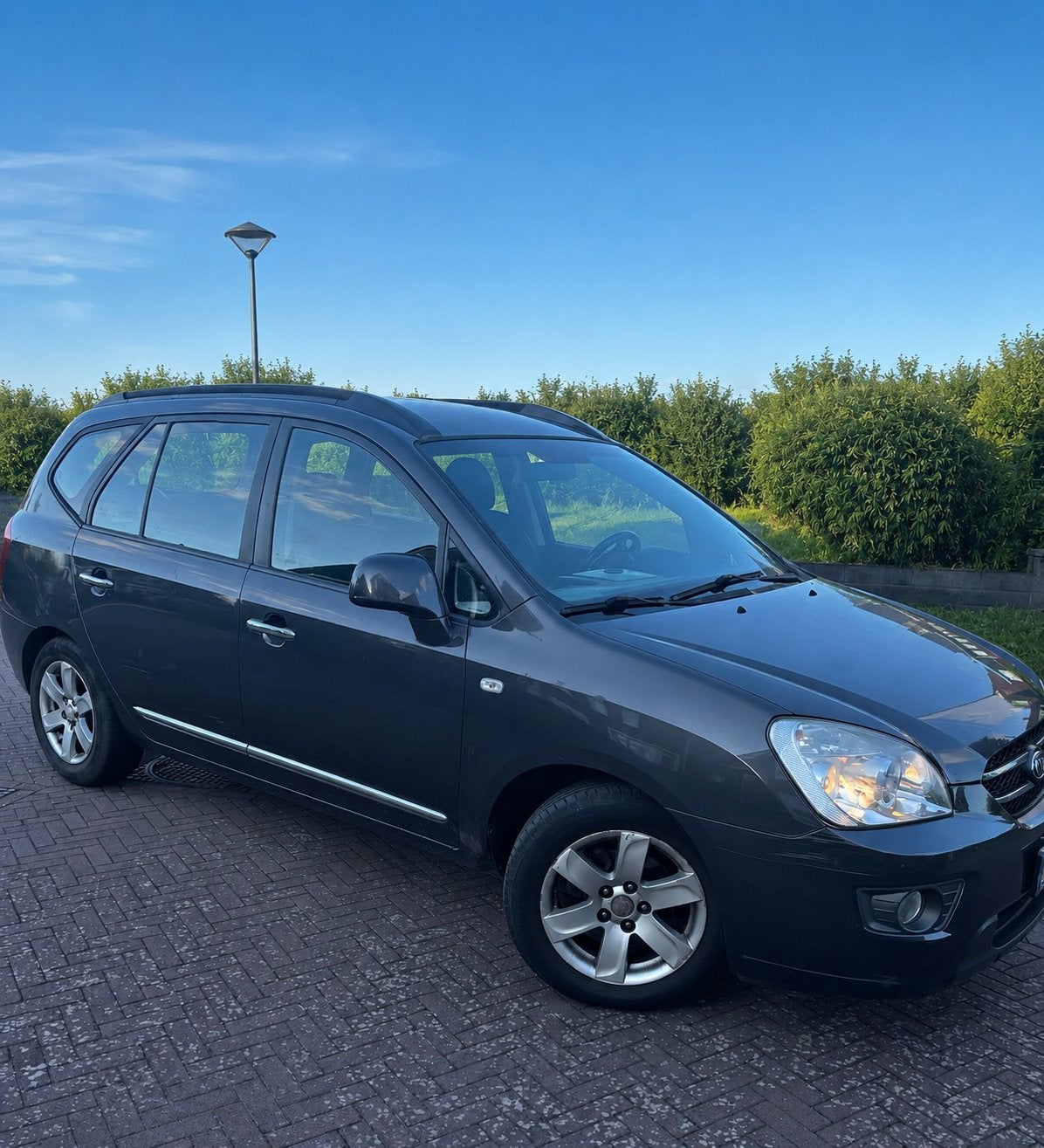 Kia Carens 2.0 Cvvt 7-ZIT 2006 Grijs 5-7 persoons, Auto's, Voorwielaandrijving, 1998 cc, Stof, 4 cilinders