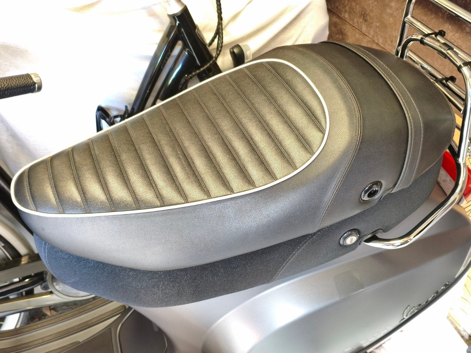 Originele Vespa S 4t 2v mono buddy/zadel - Zeer goede staat, Ophalen of Verzenden, Zadel, Vespa