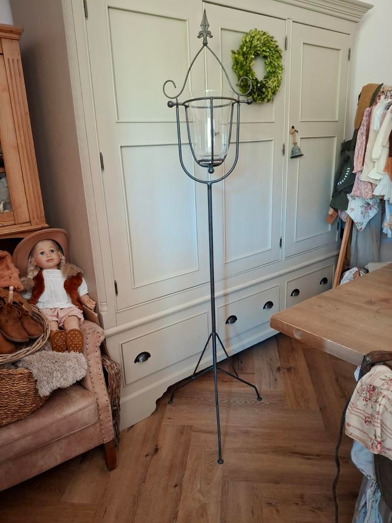 Gietijzeren standaard met glazen kaarsenhouder, Huis en Inrichting, Ophalen, Metaal, Gebruikt, Brocante