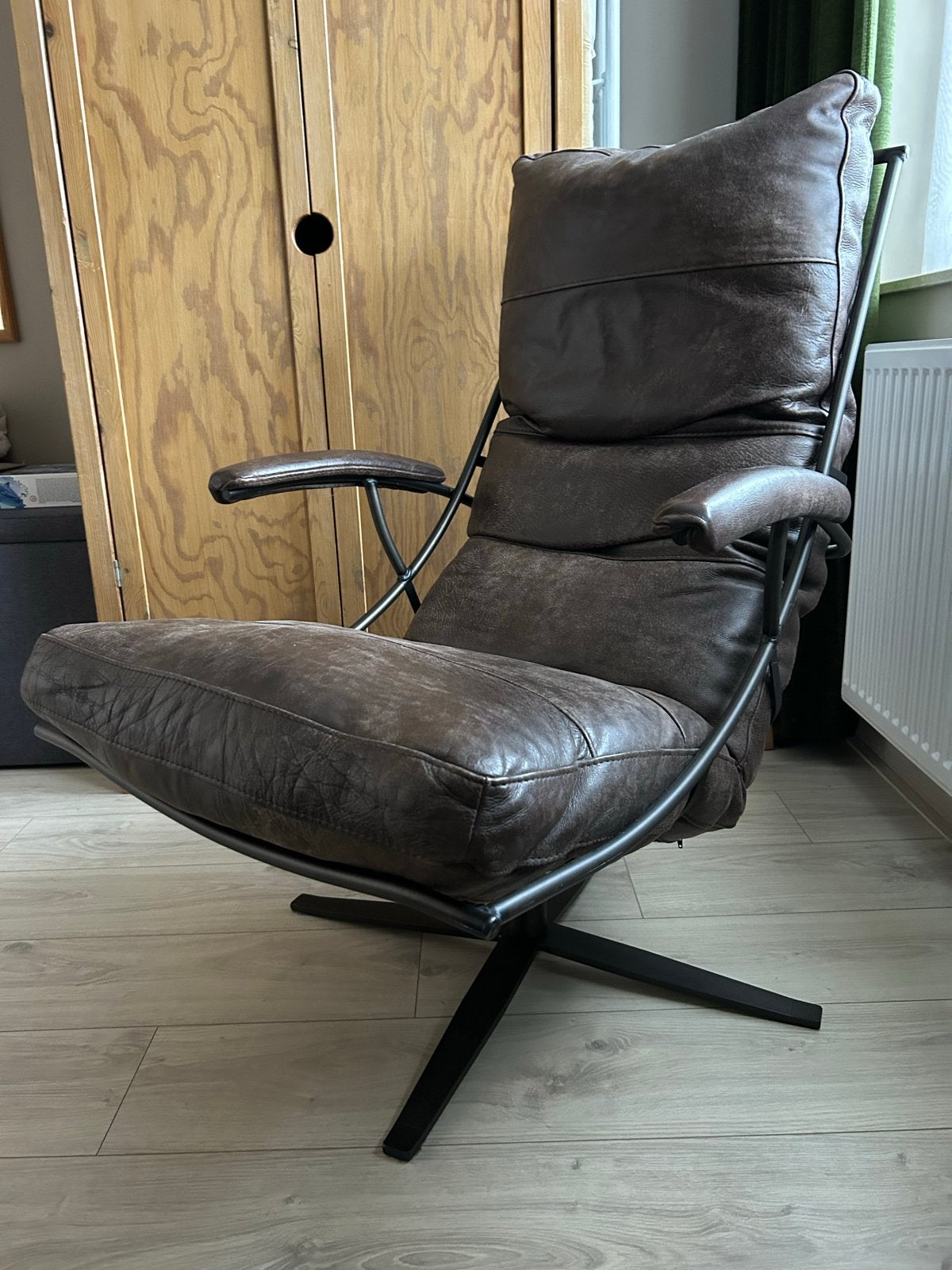 Leren fauteuil met metalen frame - Bruin, Huis en Inrichting, Stoelen, Ophalen, Gebruikt, Bruin, Leer