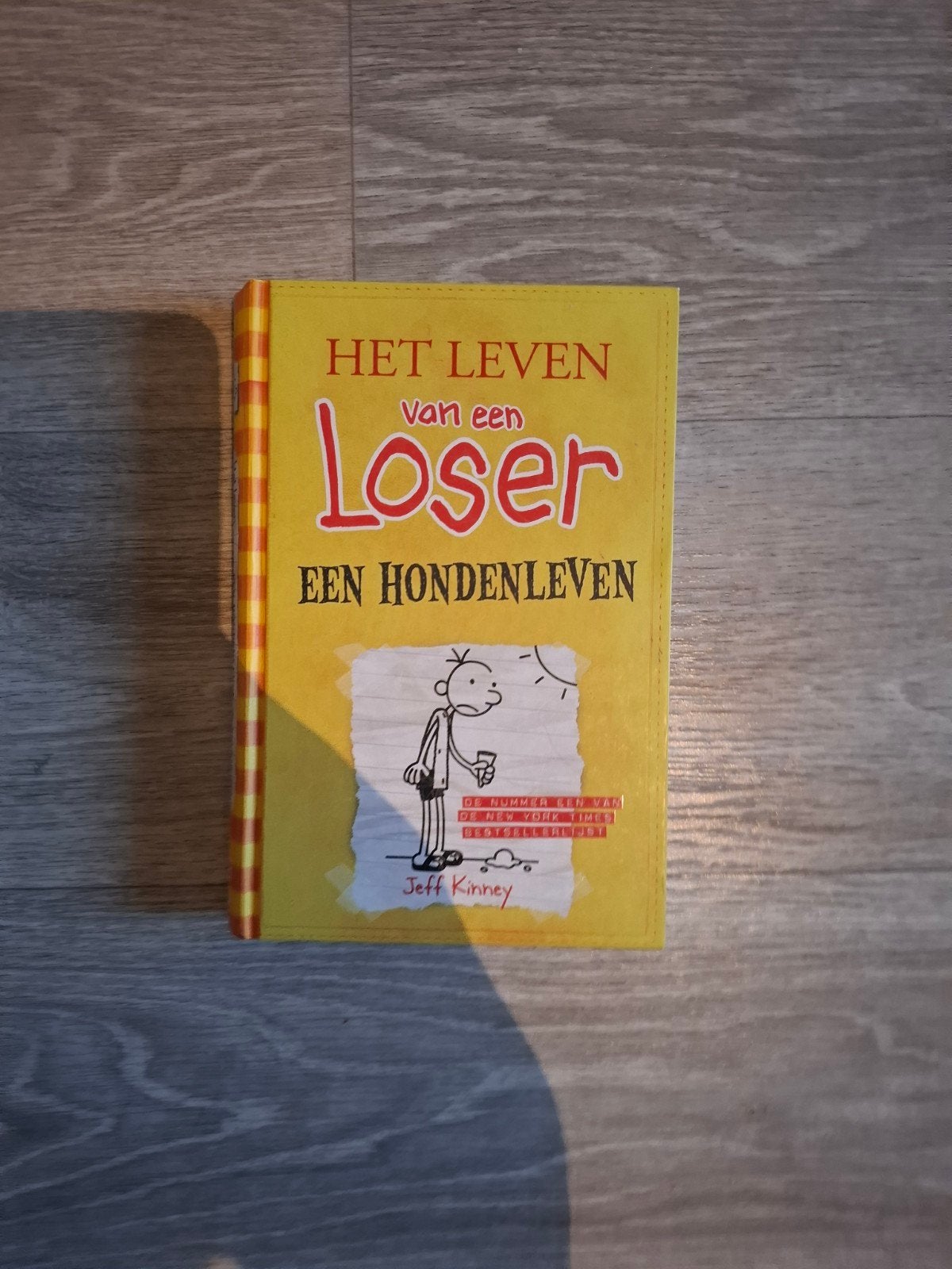Het leven van een Loser: Een hondenleven - Jeff Kinney, Ophalen of Verzenden, Zo goed als nieuw, Jeff Kinney, Fictie algemeen