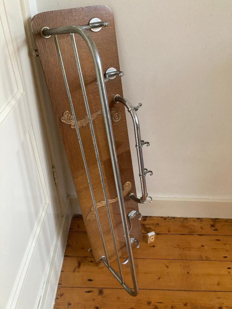 Gispen -achtig stalen kapstok op houtsnijwerk bord vintage, Wandkapstok, Gebruikt, Ophalen of Verzenden, Metaal