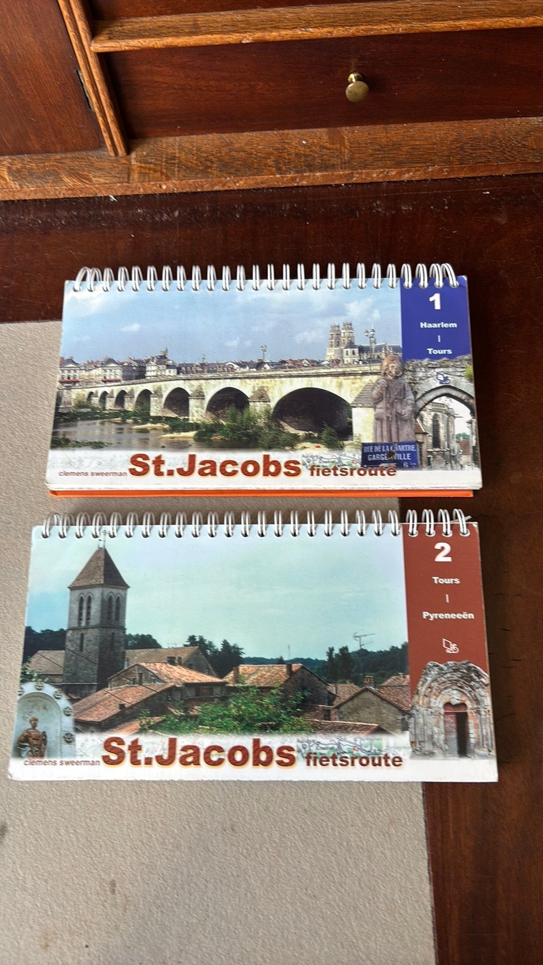 St Jacobs fietsroute deel 1 en 2, Europa, Gelezen, Overige merken, Fiets- of Wandelgids
