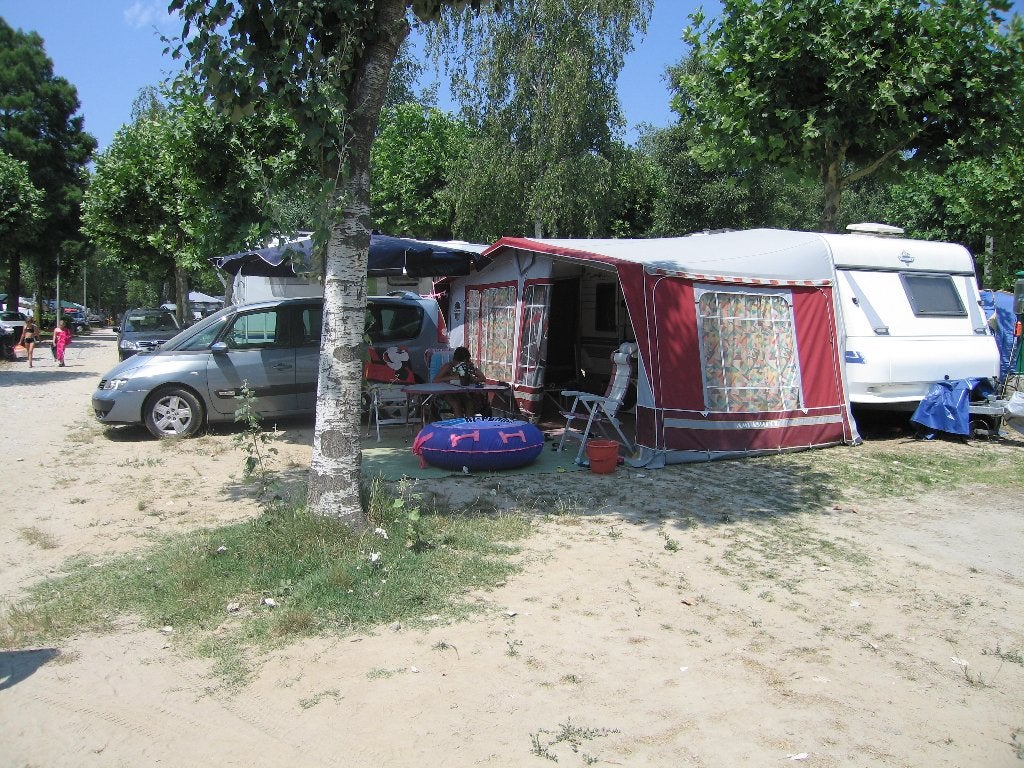 Foto 19 van caravan met stapelbed airco mover