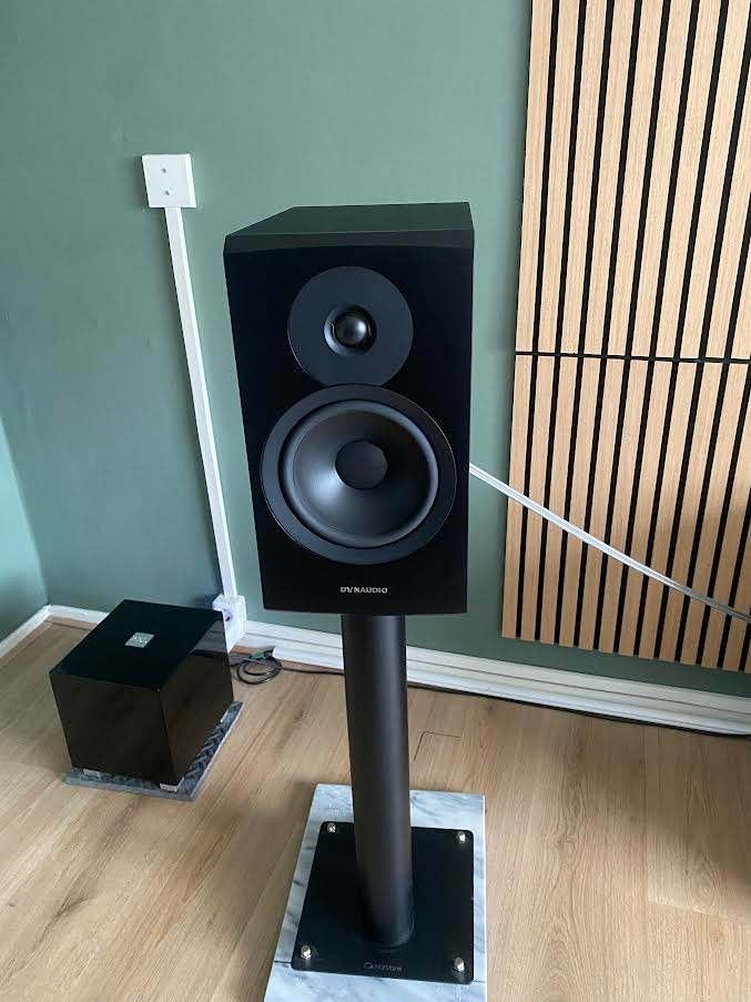 Dynaudio Emit 20 zonder standaard., 120 tot 150 watt, Zo goed als nieuw, Boekenplank luidspreker, Ophalen