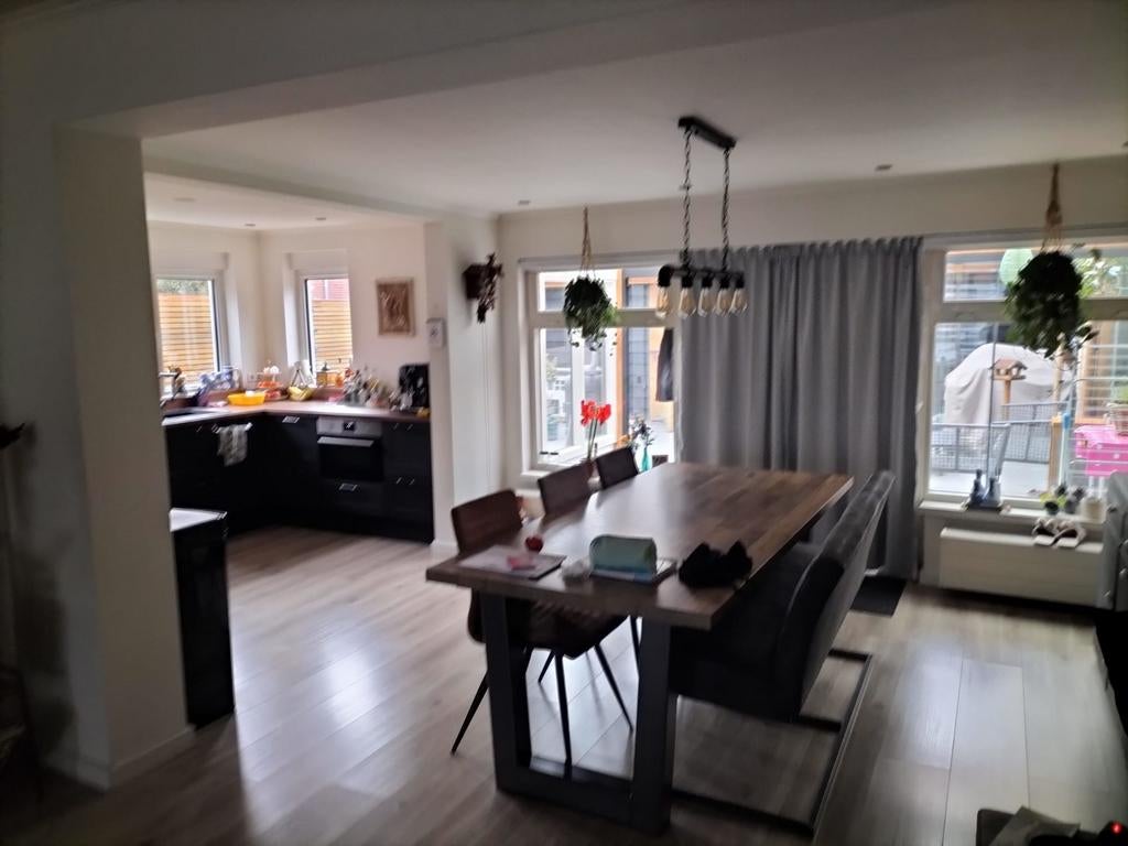 Robuuste eettafel met metalen onderstel, Huis en Inrichting, Gebruikt, 100 tot 150 cm, 200 cm of meer, Vijf personen of meer