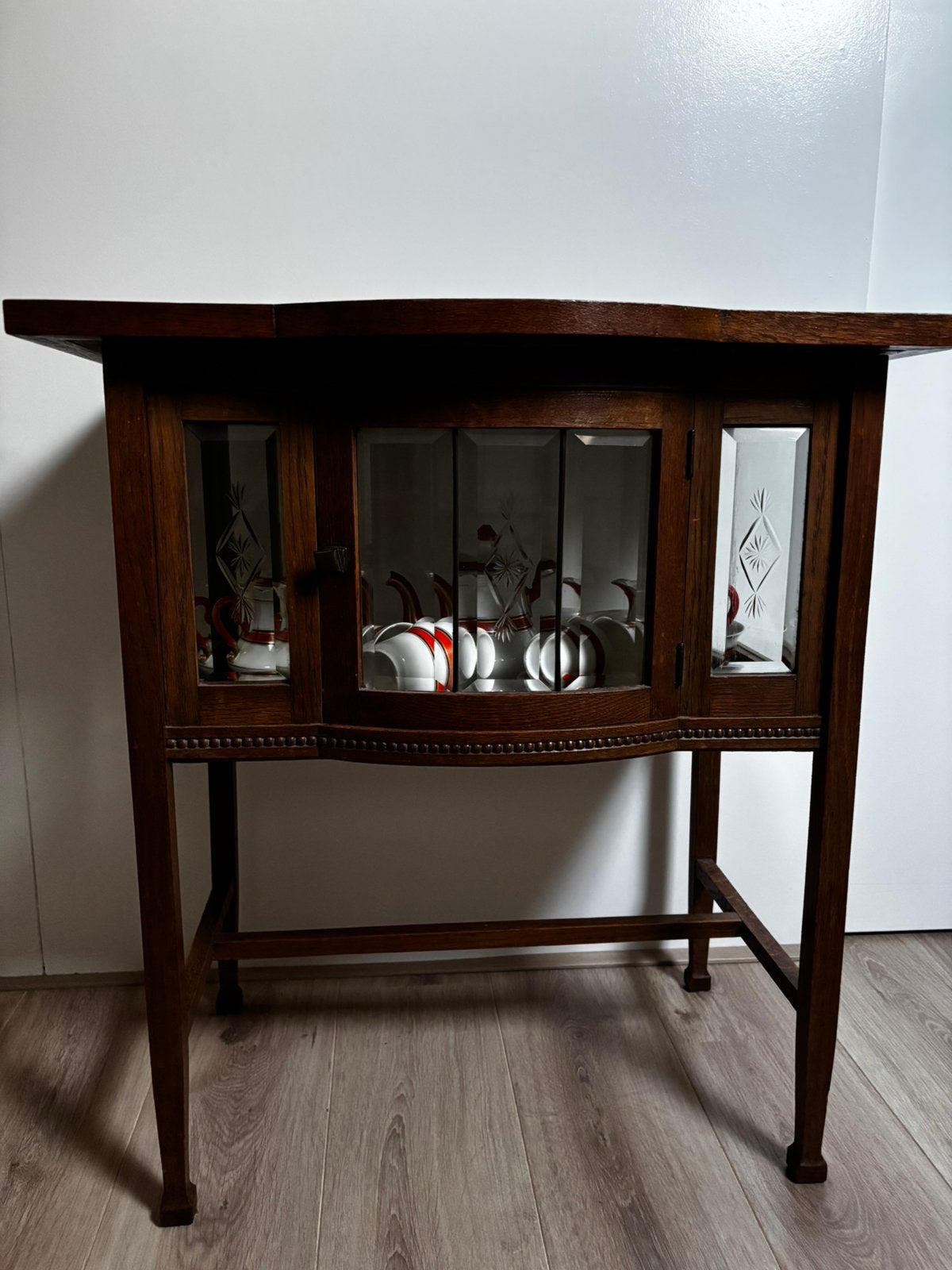 Antiek theekastje met servies (zie foto), Ophalen, Gebruikt, 25 tot 50 cm, Rechthoekig