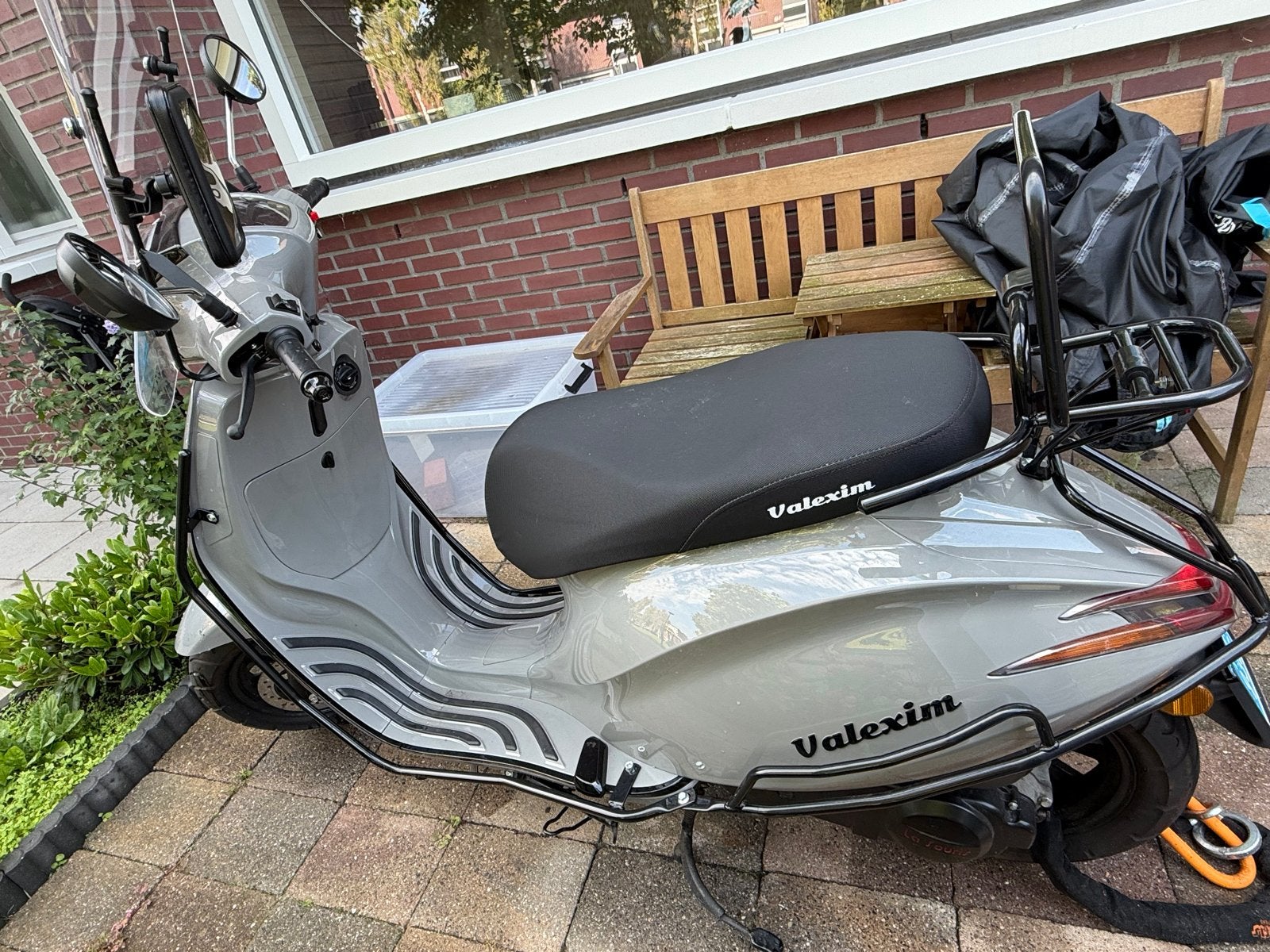 Valexim scooter model 2025 - Zo goed als nieuw, incl. slot, Fietsen en Brommers, Gebruikt, Benzine, Ophalen, Overige merken