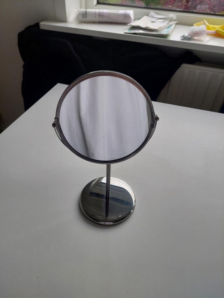 Make-up spiegel (IKEA), Ophalen