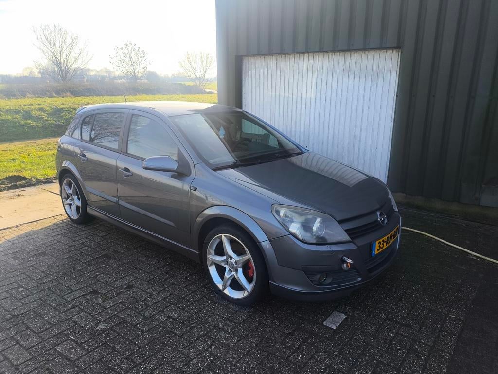 Opel Astra 2.0 turbo 220 pk te ruil, Auto's, Opel, Voorwielaandrijving, Stof, 4 cilinders, Handgeschakeld