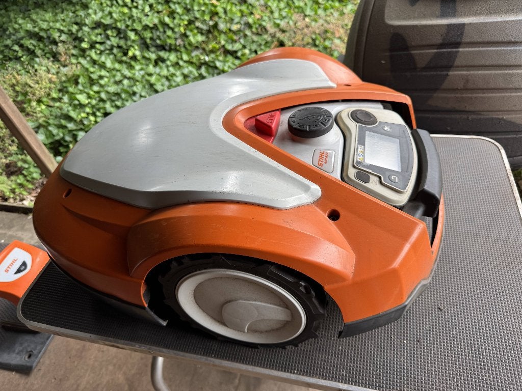 Stihl iMOW RMI 632 robotmaaier – compleet met reservemessen, Ophalen, Gebruikt, STIHL, Met regensensor