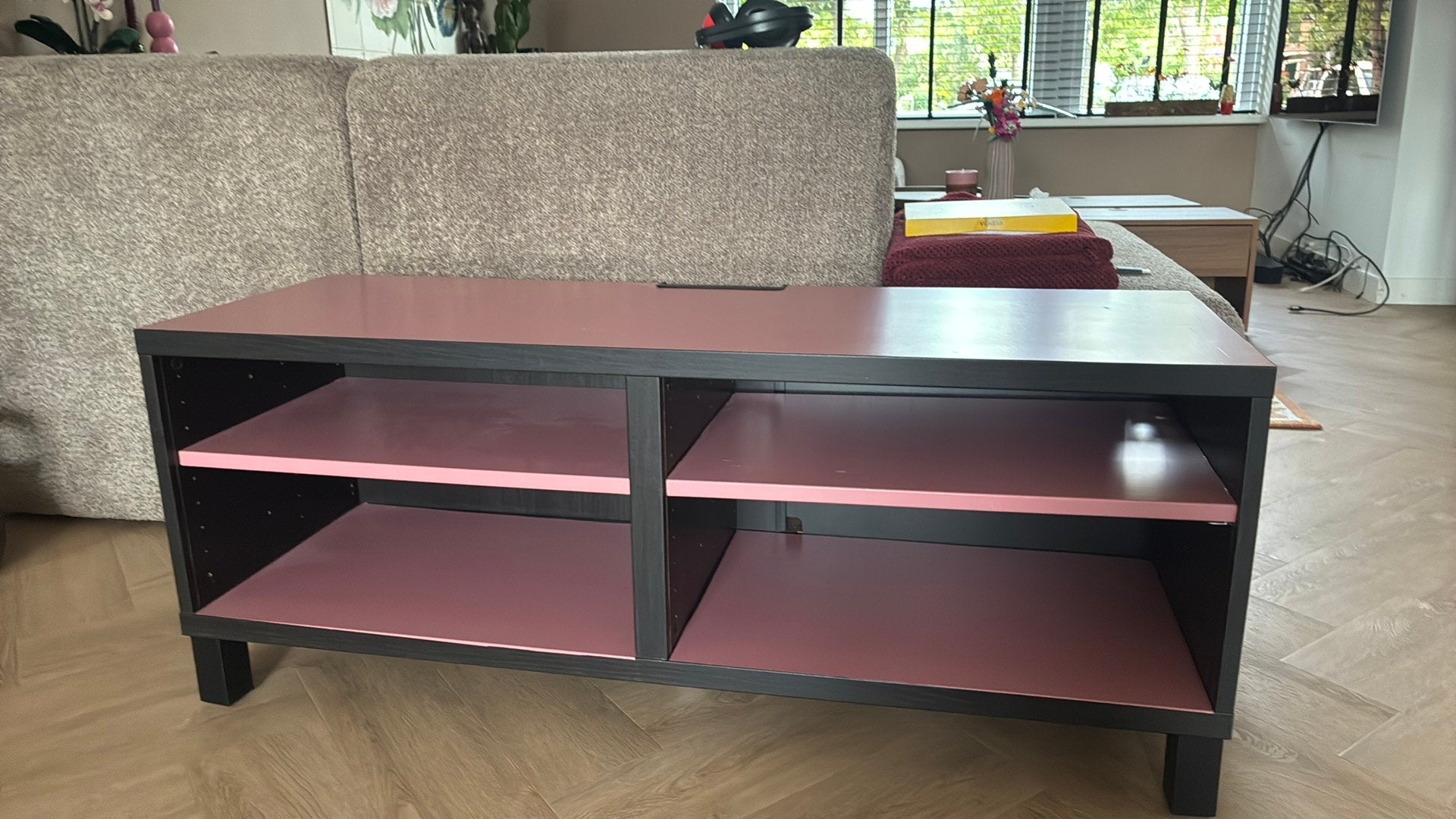 Gratis! Tv meubel ikea gepimpt met roze folie, Ophalen, Gebruikt, 100 tot 150 cm, Minder dan 100 cm