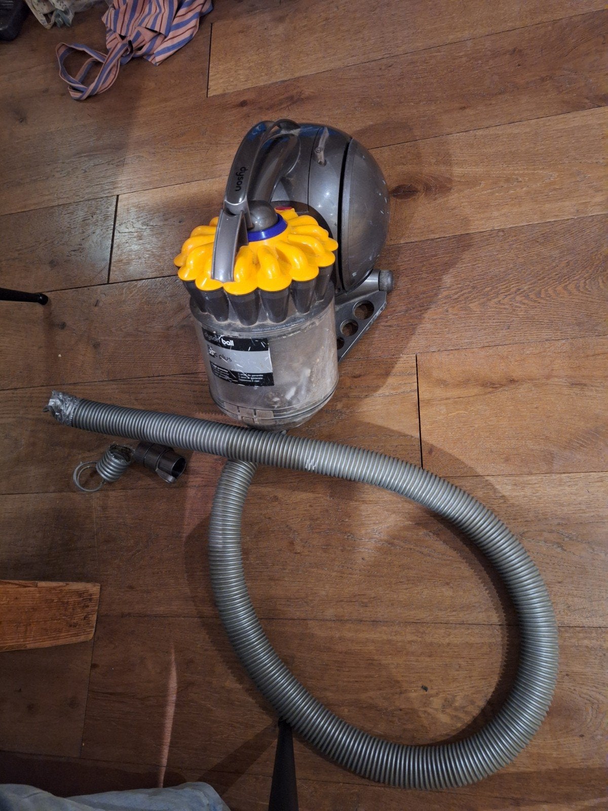 Dyson stofzuiger met kapotte slang - krachtige motor, Witgoed en Apparatuur, Stofzuigers, Ophalen, Dyson, Niet werkend, Sledestofzuiger