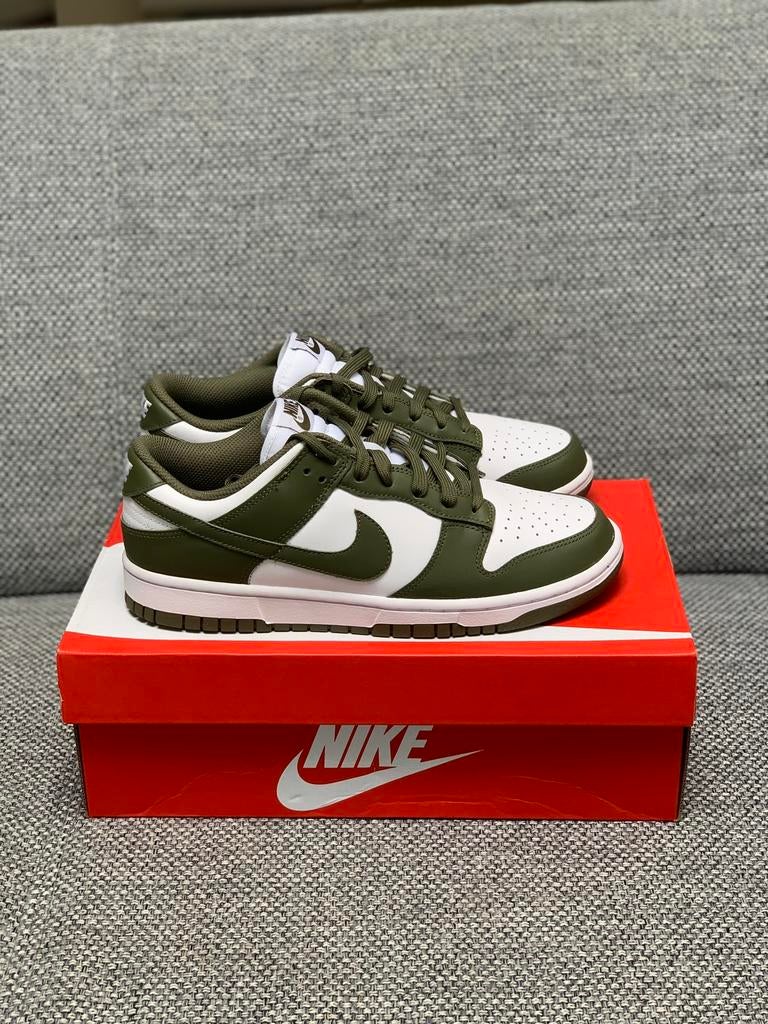 Nike dunk low olive green 42,5, Kleding | Heren, Schoenen, Overige kleuren, Nieuw, Ophalen of Verzenden, Sneakers of Gympen