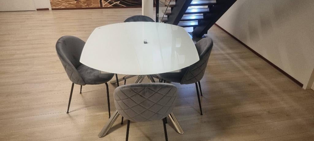 Eettafel uitschuifbaar met stoelen, Huis en Inrichting, Tafels | Eettafels, Ophalen, 100 tot 150 cm, Zo goed als nieuw, Glas