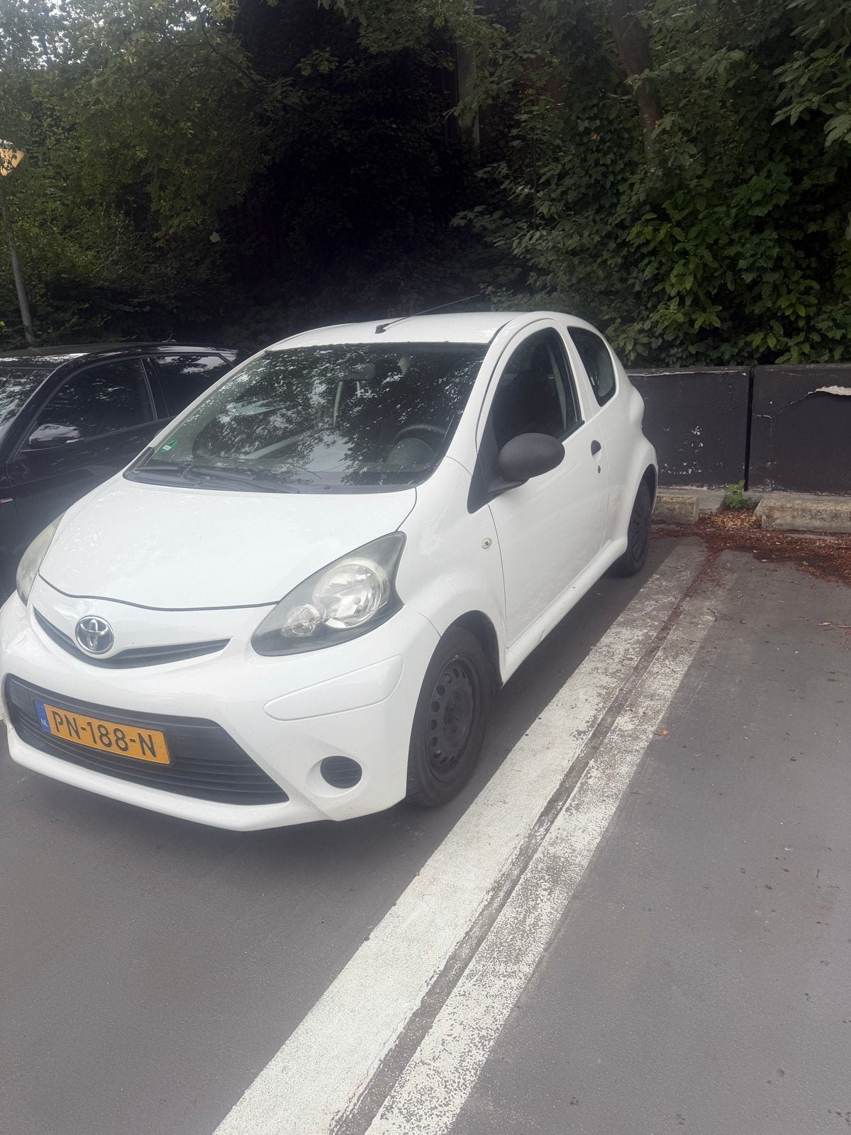 Toyota Aygo 1.0 2012 Wit (met nieuwe apk), Auto's, Voorwielaandrijving, Zwart, 4 stoelen, Handgeschakeld