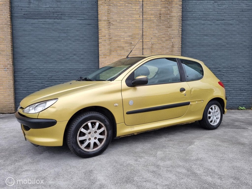 Peugeot 206 1.1 X-Design lange apk trekhaak, Auto's, Peugeot, Voorwielaandrijving, Gebruikt, 31 €/maand, 4 cilinders
